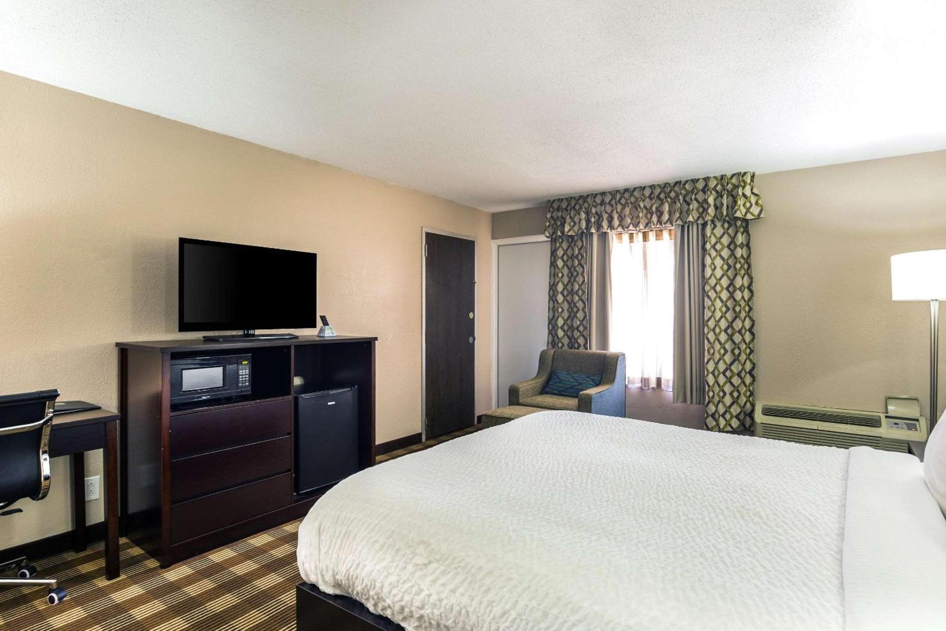 Pocono Inn & Banquet - Stroudsburg photo 17