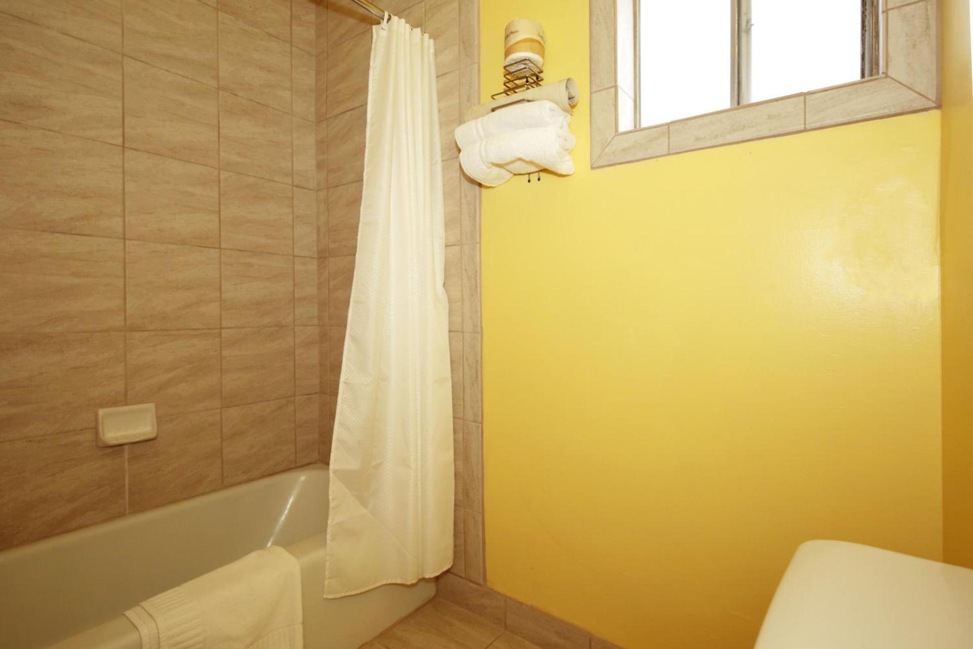Regency Inn photo 14