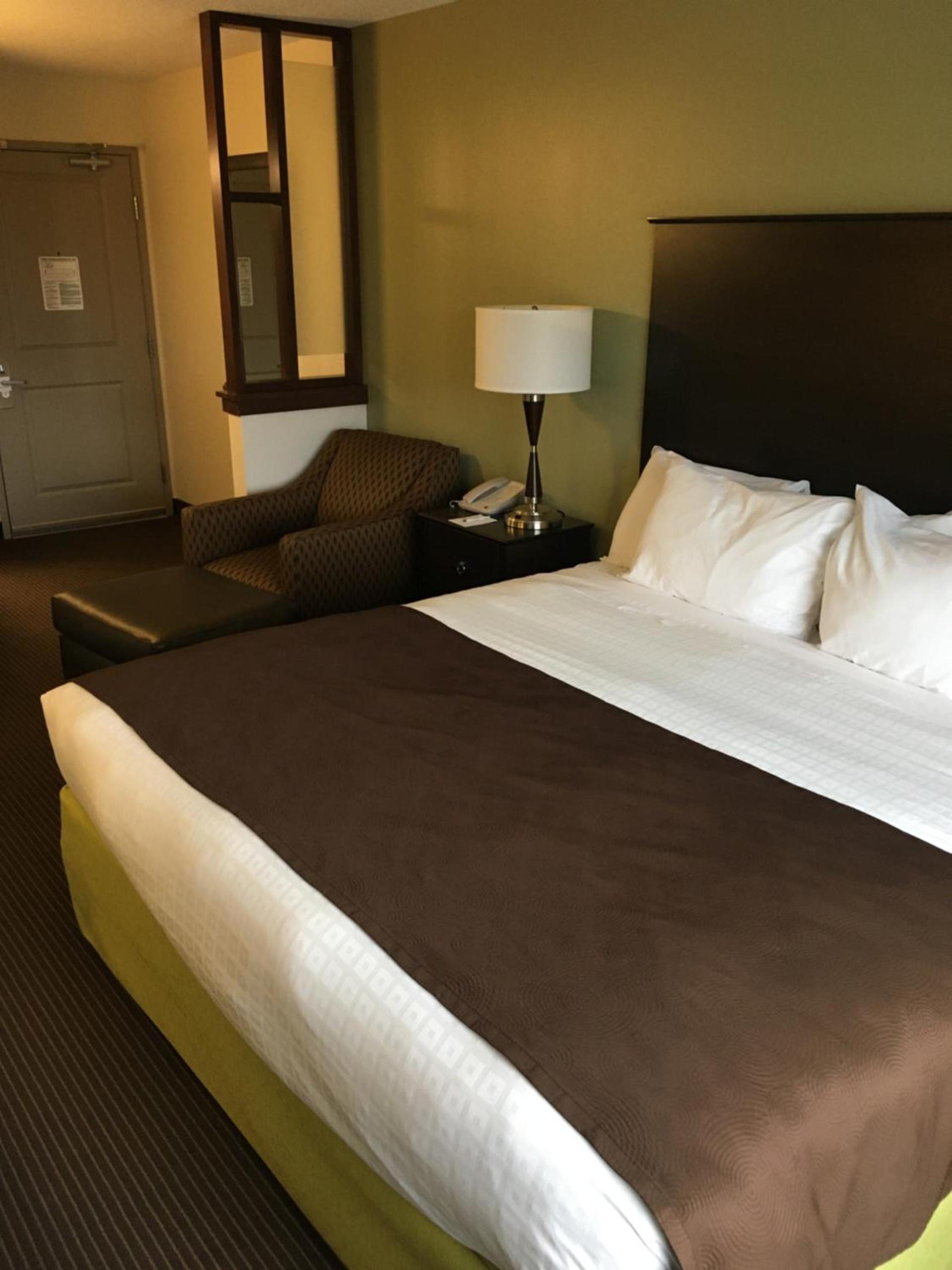 AmericInn by Wyndham Fairfield photo 18