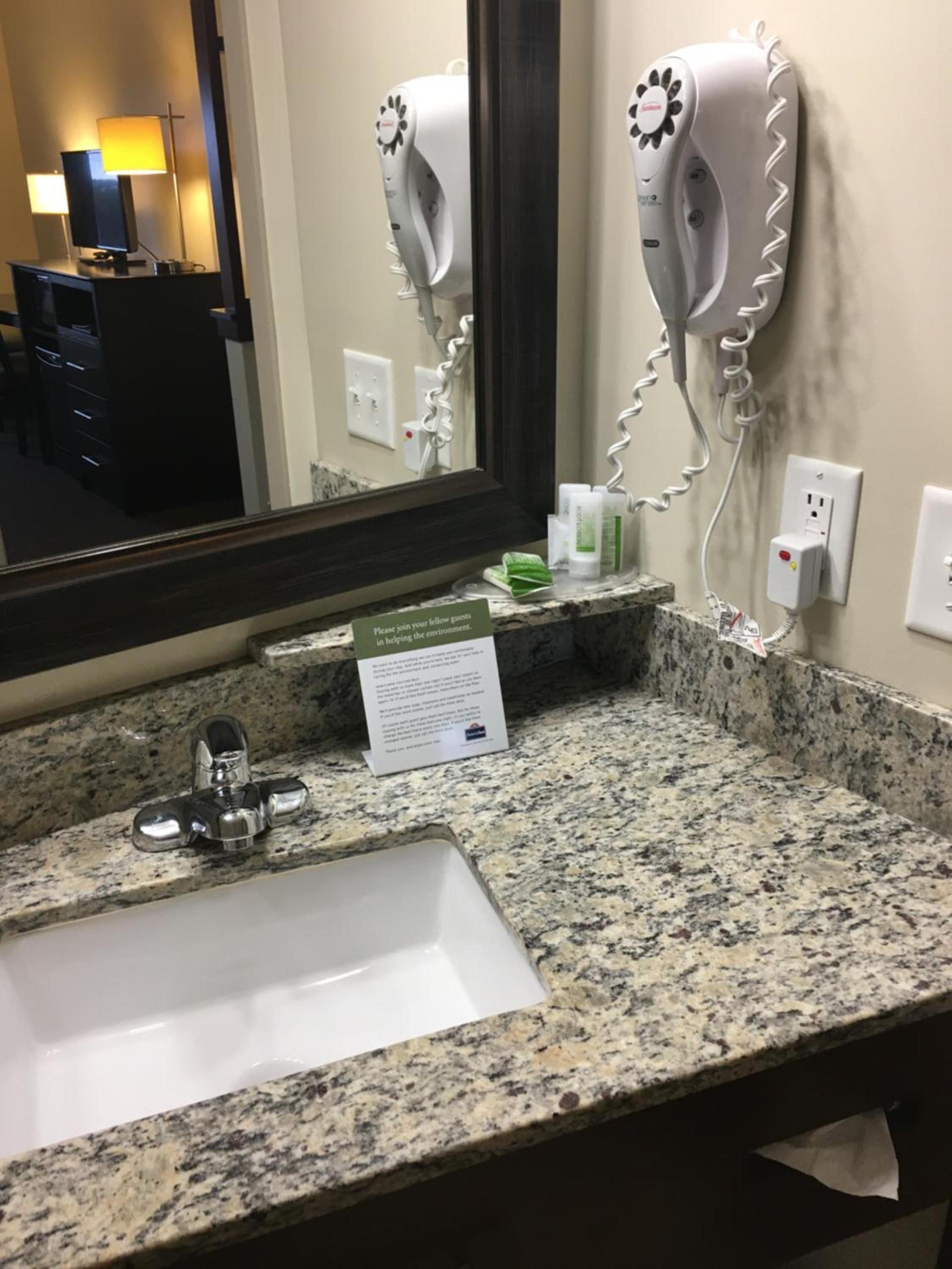 AmericInn by Wyndham Fairfield photo 17