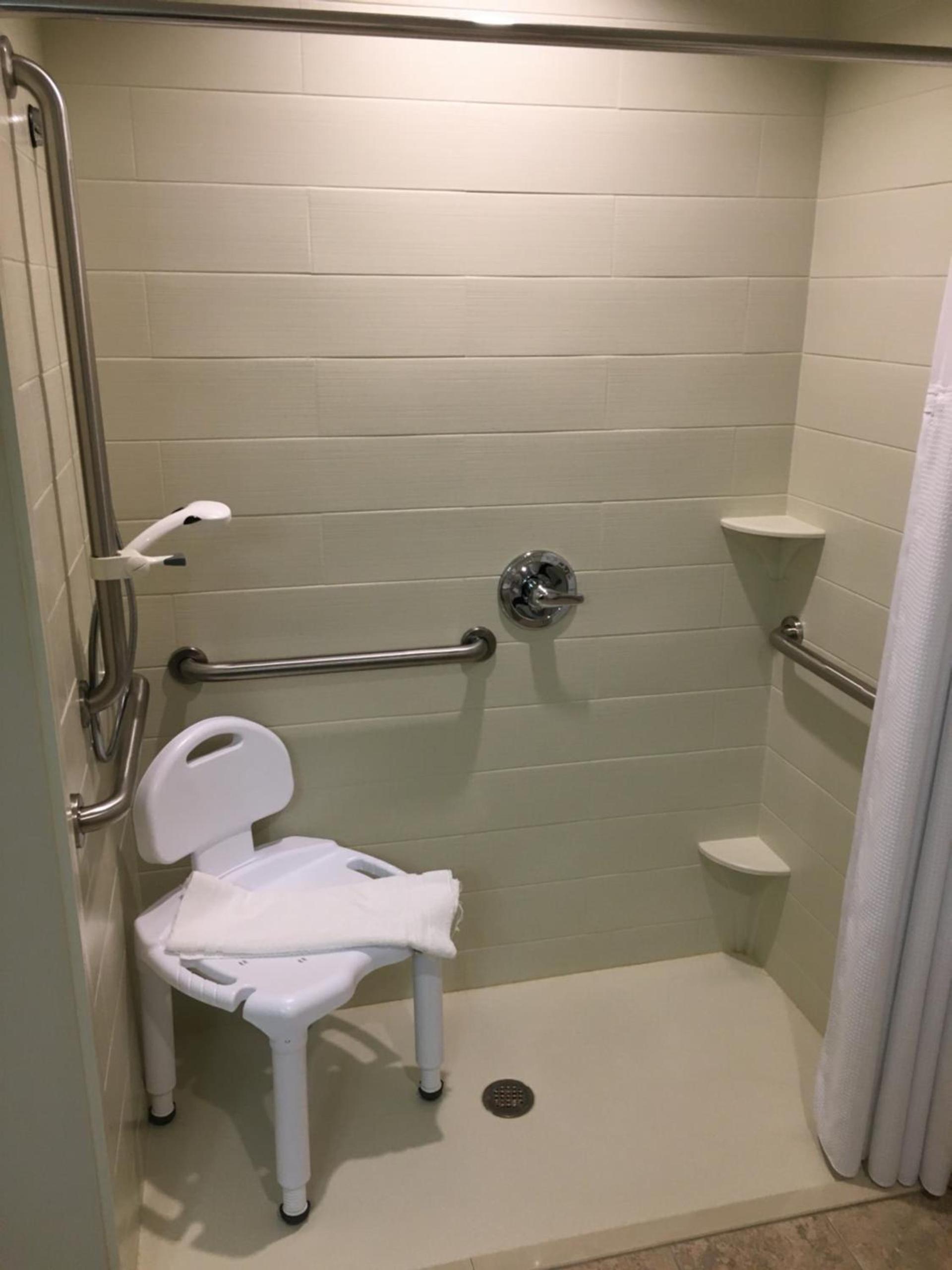 AmericInn by Wyndham Fairfield photo 14