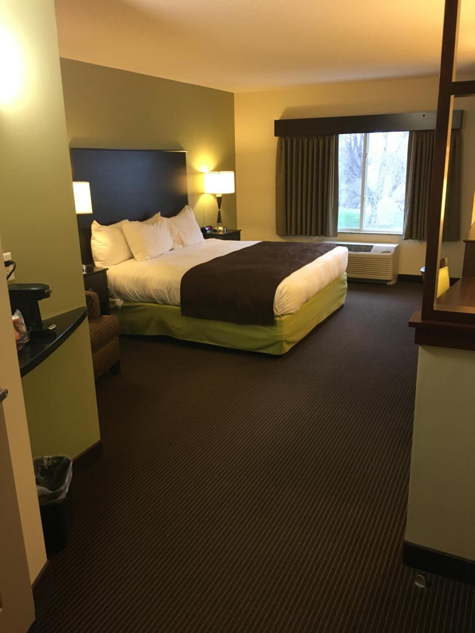 AmericInn by Wyndham Fairfield photo 13