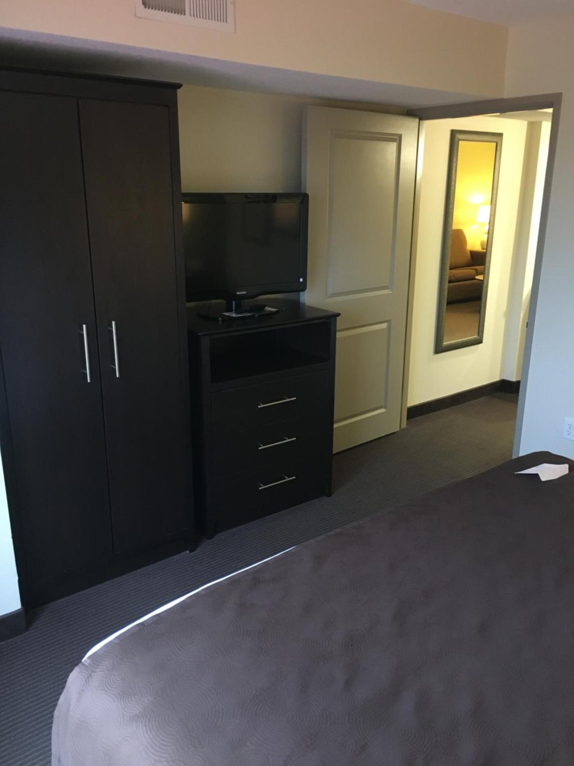 AmericInn by Wyndham Fairfield photo 10