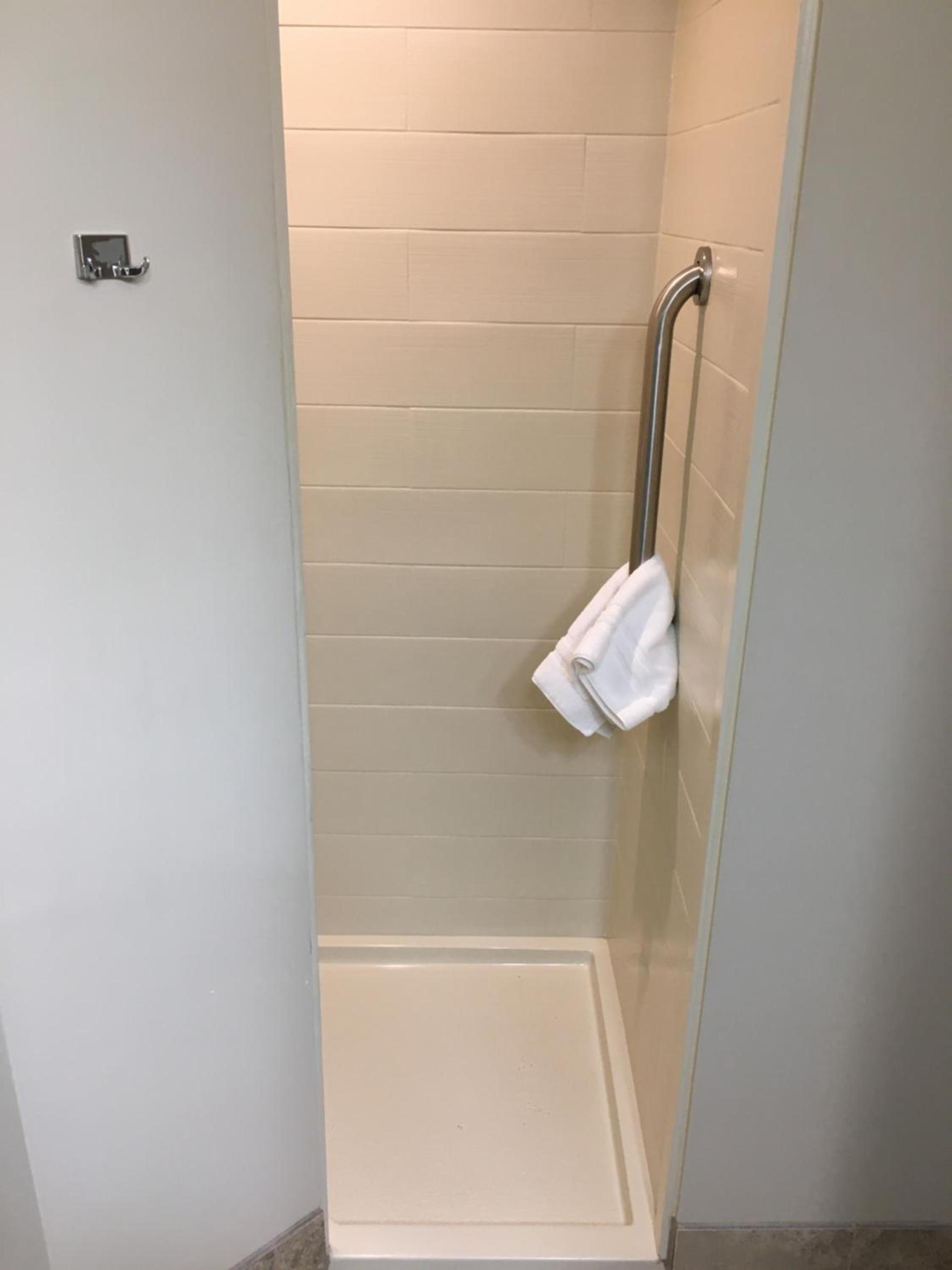 AmericInn by Wyndham Fairfield photo 6