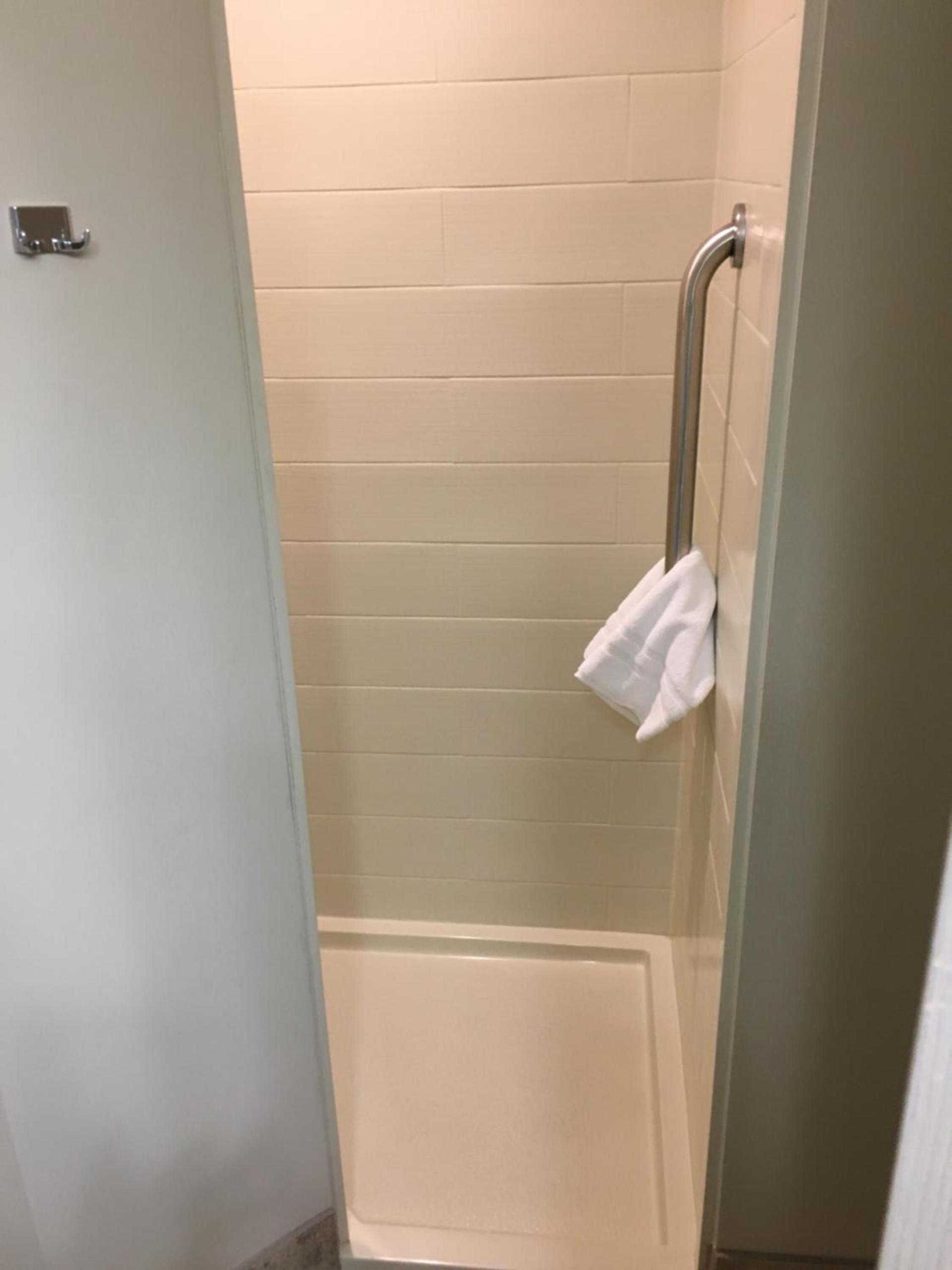 AmericInn by Wyndham Fairfield photo 5