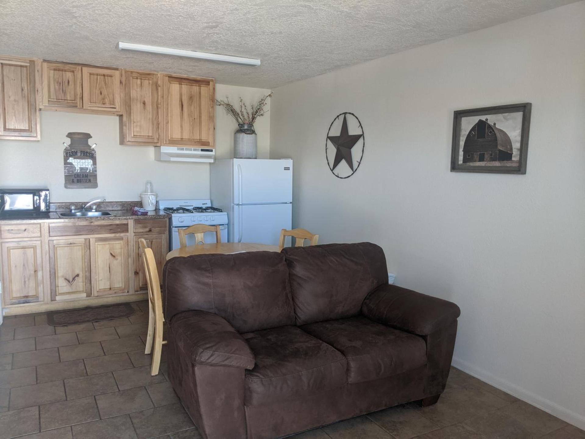 Little Daisy Motel photo 12