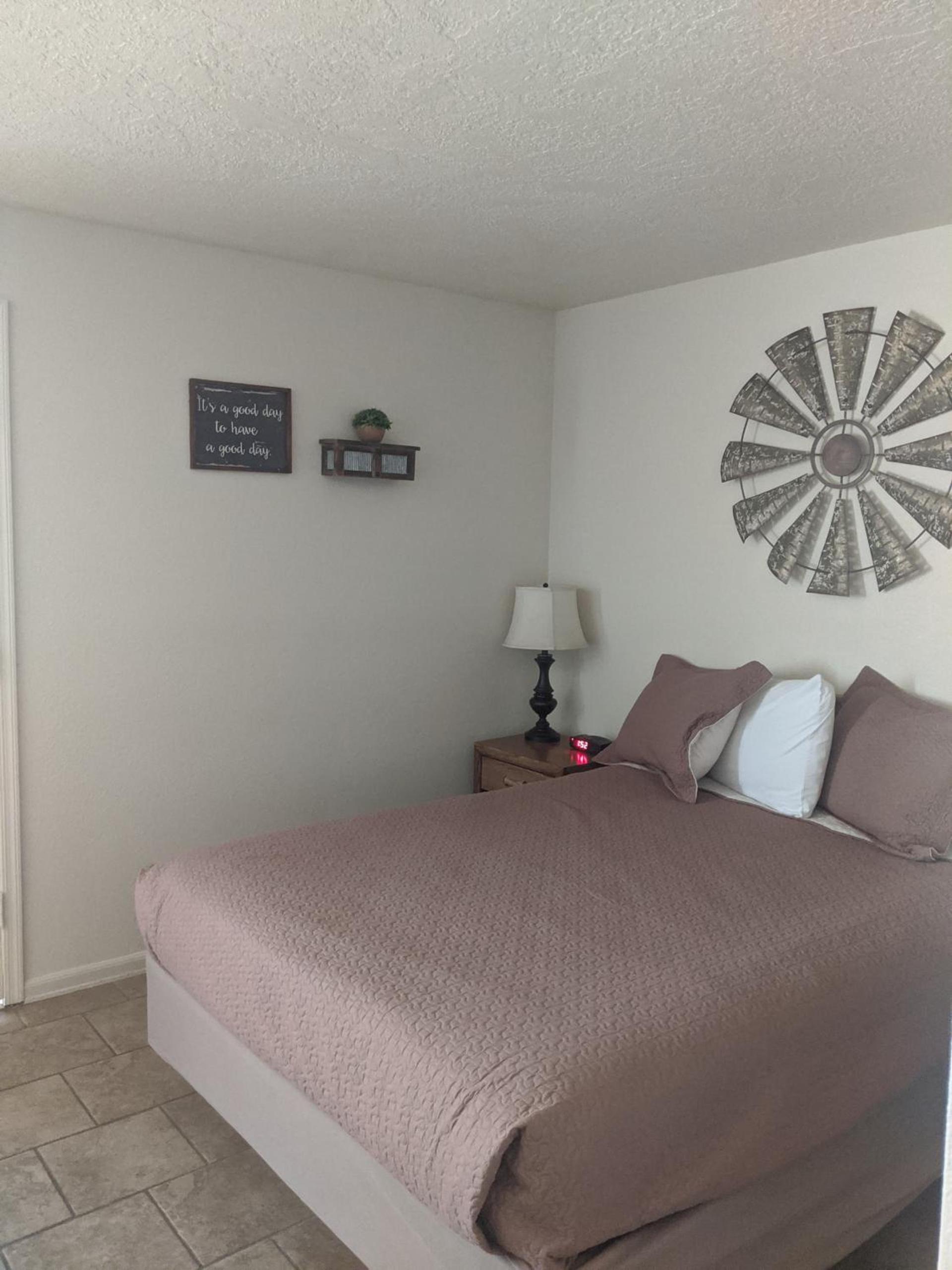 Little Daisy Motel photo 11
