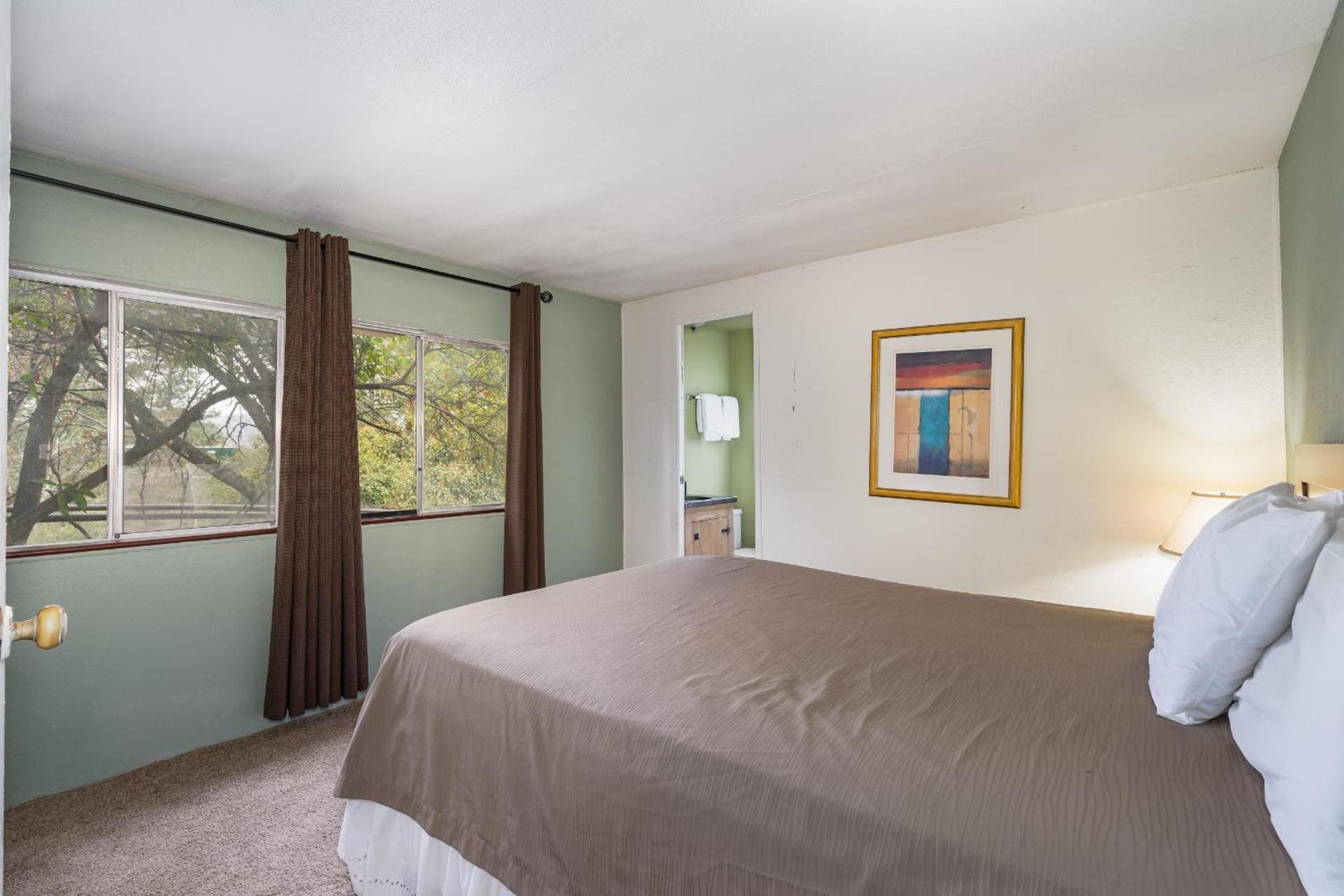 Mountain Trail Lodge and Vacation Rentals photo 81