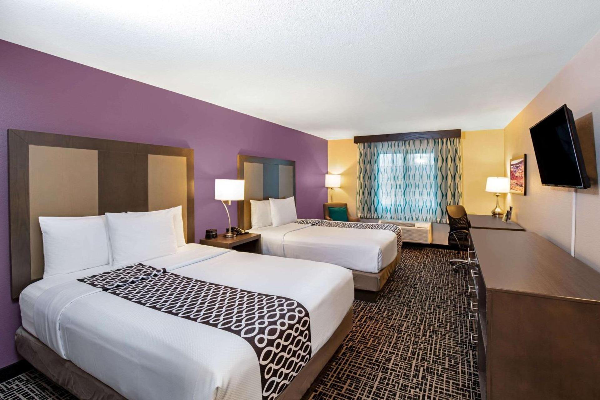 La Quinta Inn & Suites by Wyndham Las Vegas Nellis photo 10