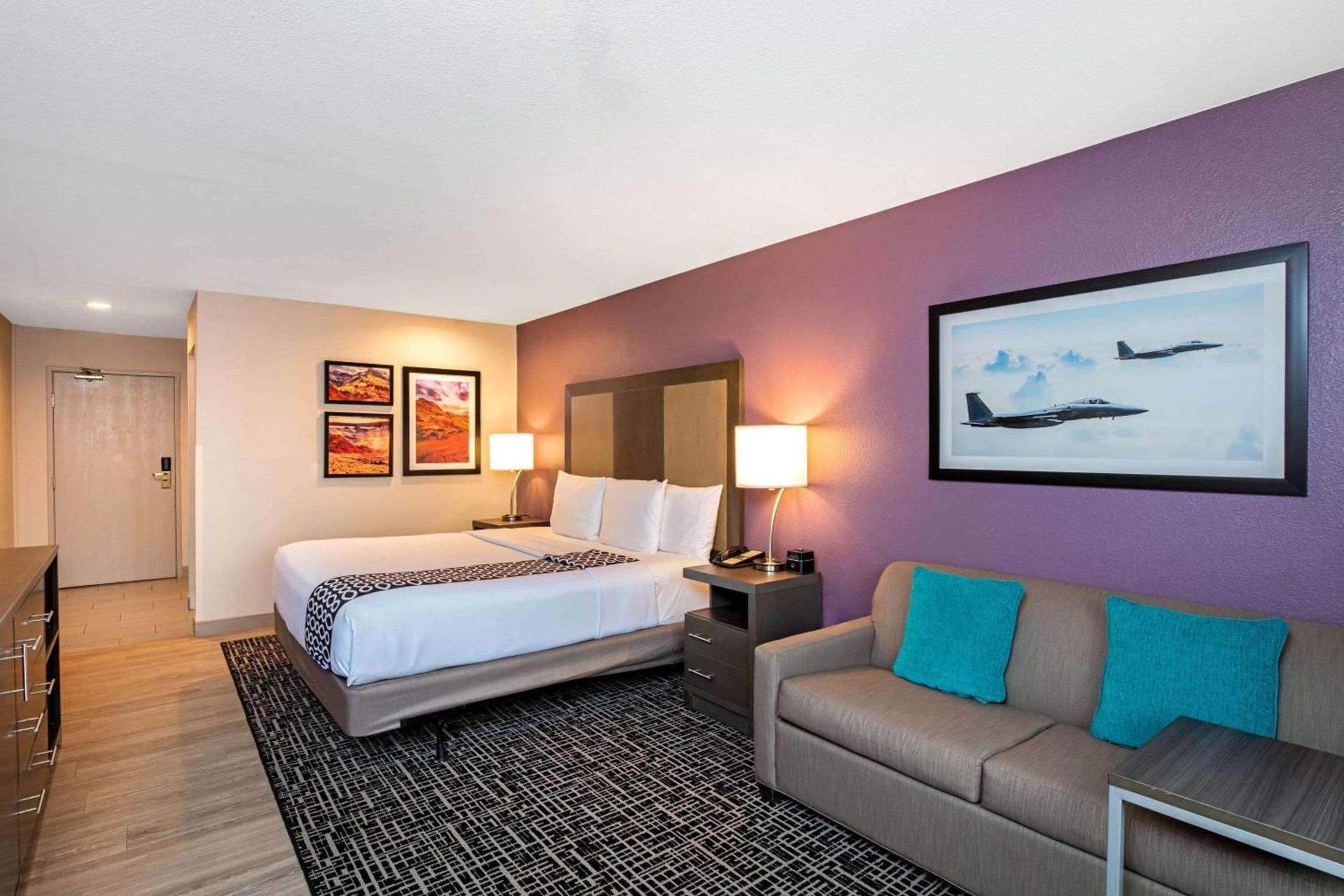 La Quinta Inn & Suites by Wyndham Las Vegas Nellis photo 15