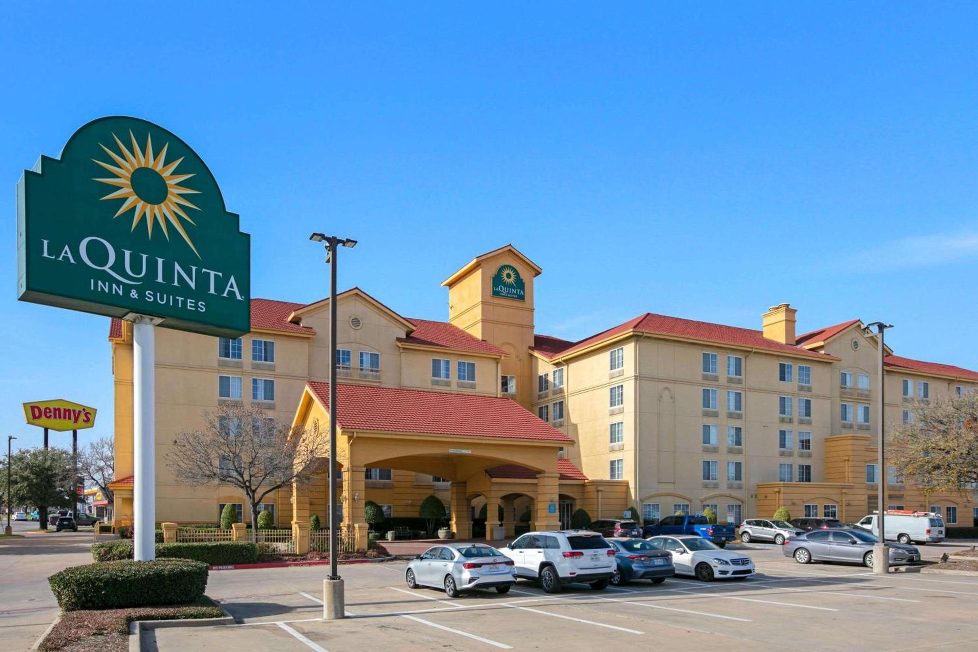 La Quinta by Wyndham DFW Airport South / Irving photo 2