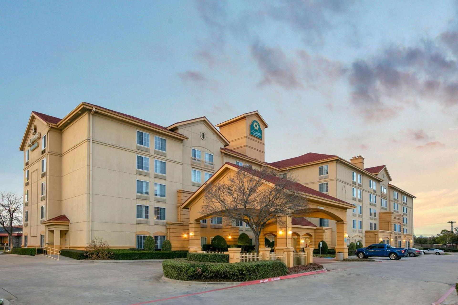 La Quinta by Wyndham DFW Airport South / Irving photo 3