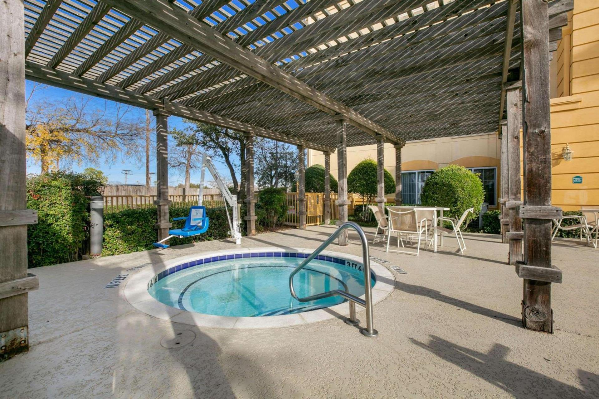 La Quinta by Wyndham DFW Airport South / Irving photo 7