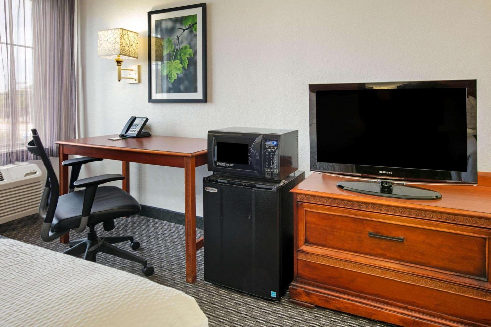 La Quinta by Wyndham DFW Airport South / Irving photo 25