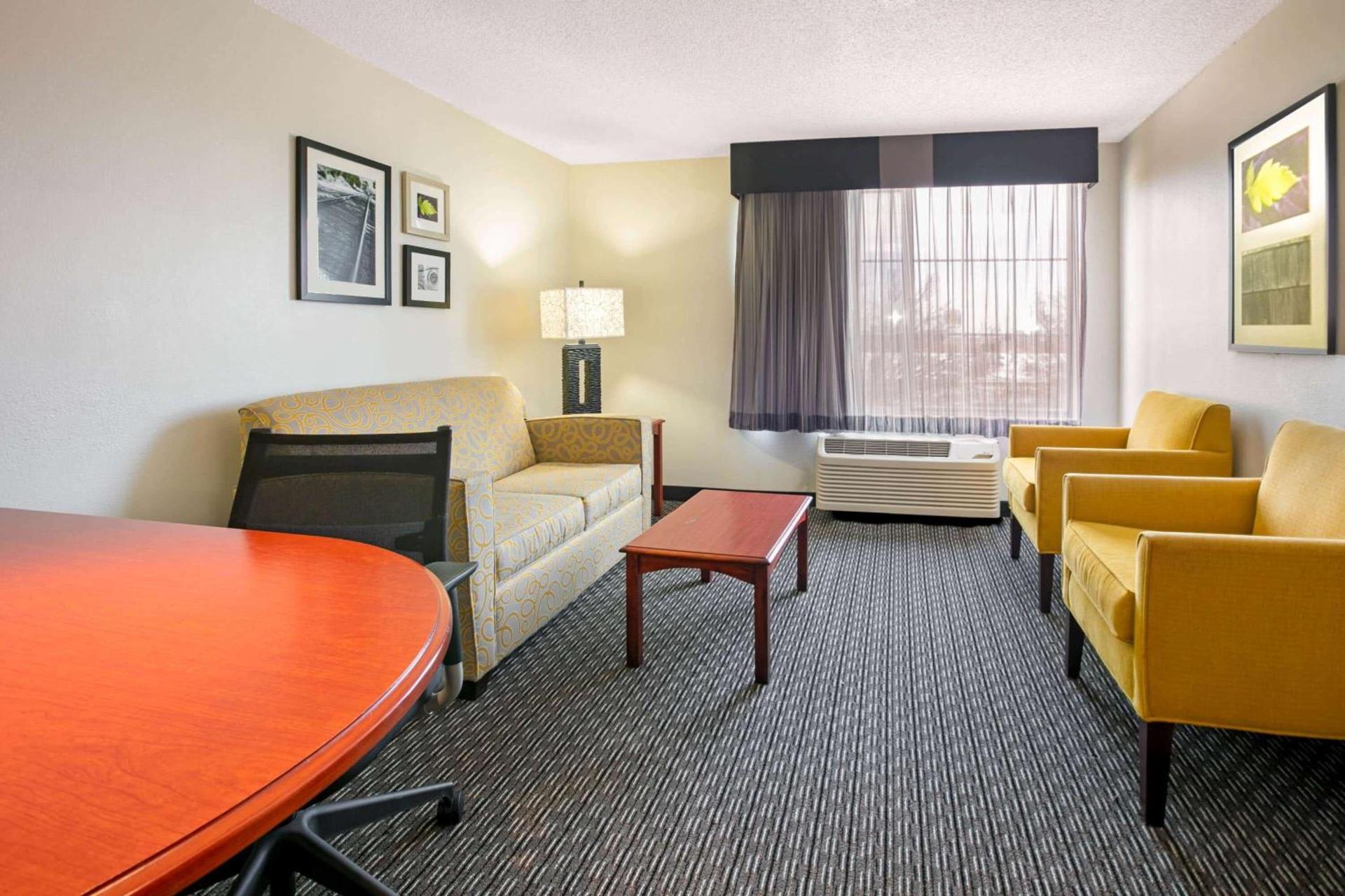 La Quinta by Wyndham DFW Airport South / Irving photo 27