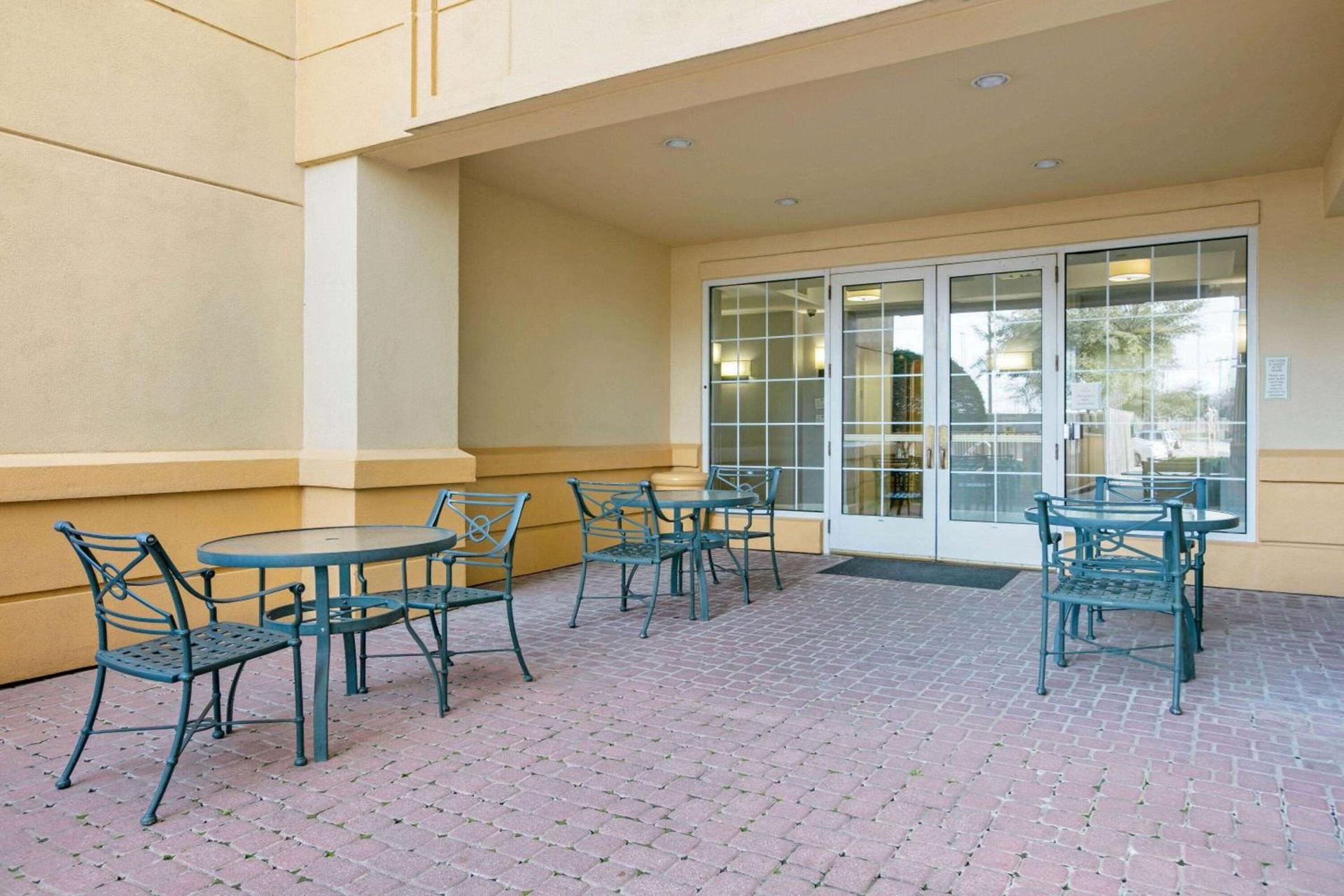 La Quinta by Wyndham DFW Airport South / Irving photo 37