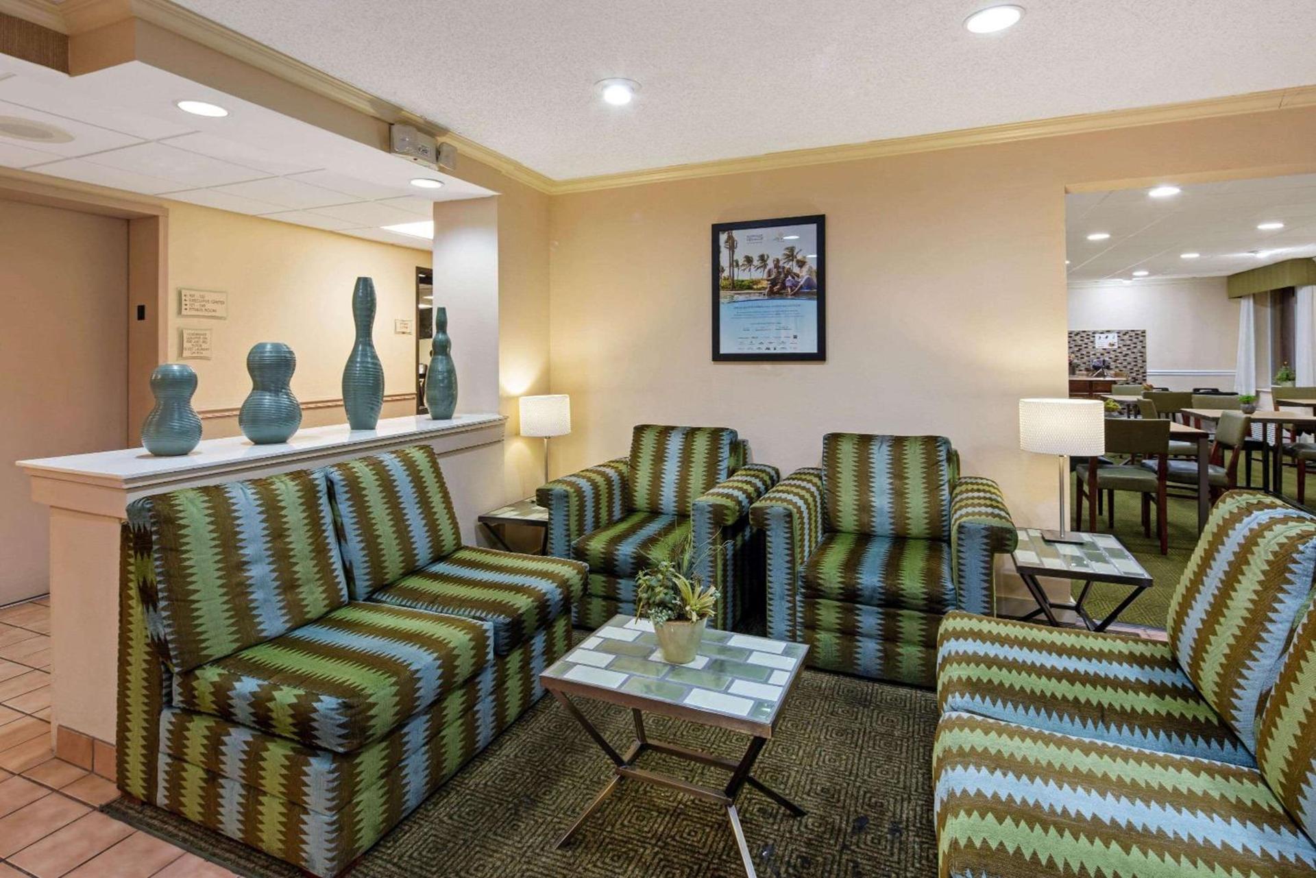La Quinta Inn & Suites by Wyndham Sawgrass photo 28