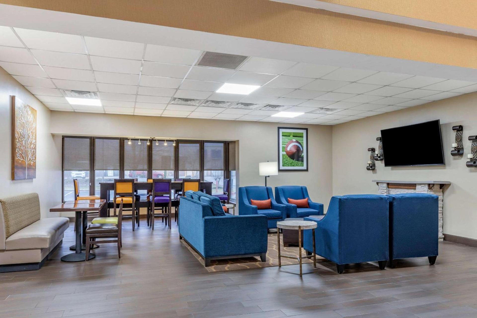 Comfort Inn & Suites Clemson - University Area photo 2