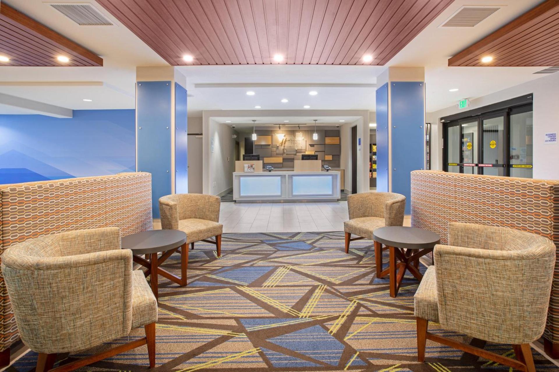 Holiday Inn Express & Suites Phoenix Glendale Dist by IHG photo 11