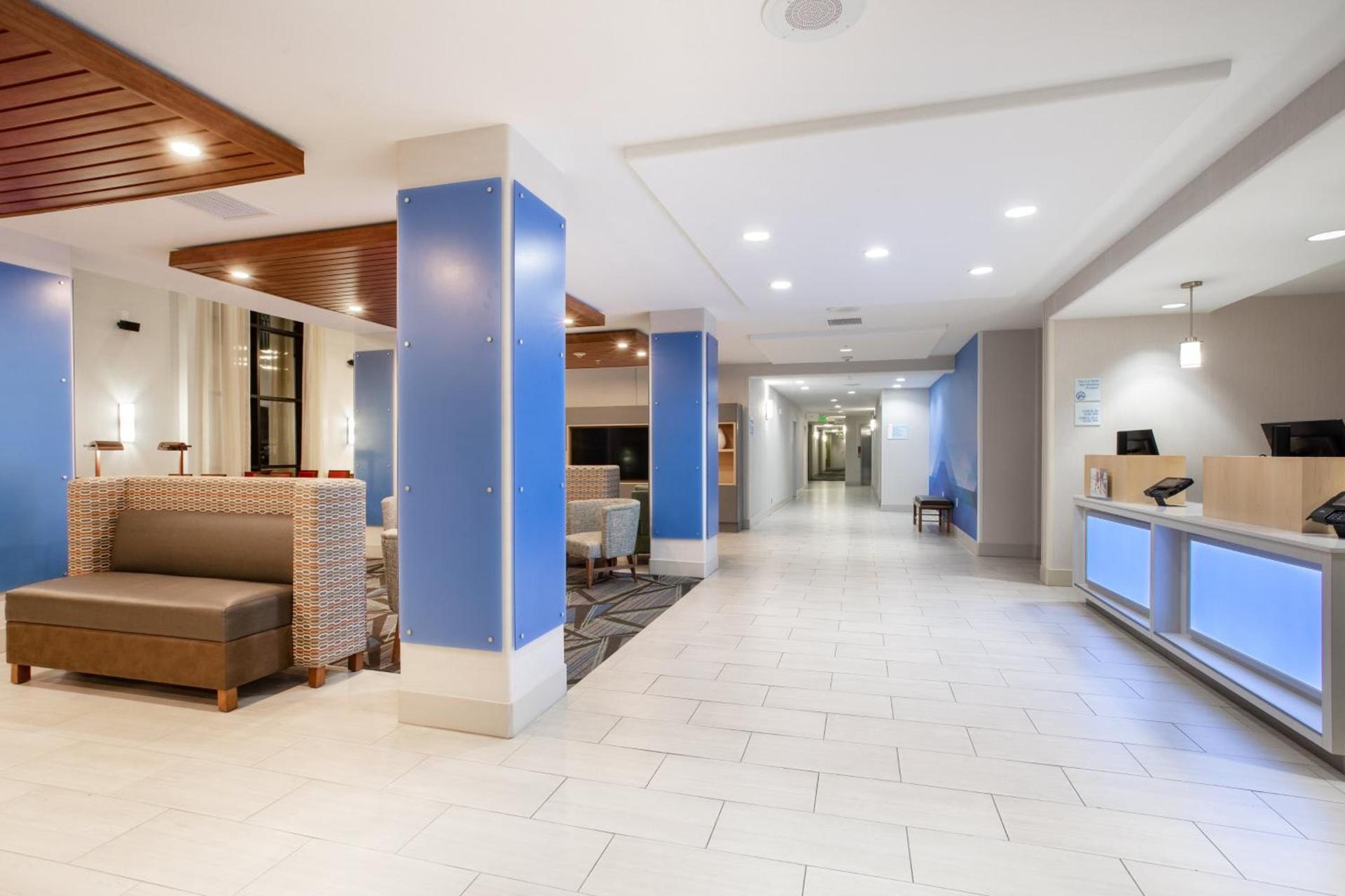Holiday Inn Express & Suites Phoenix Glendale Dist by IHG photo 14