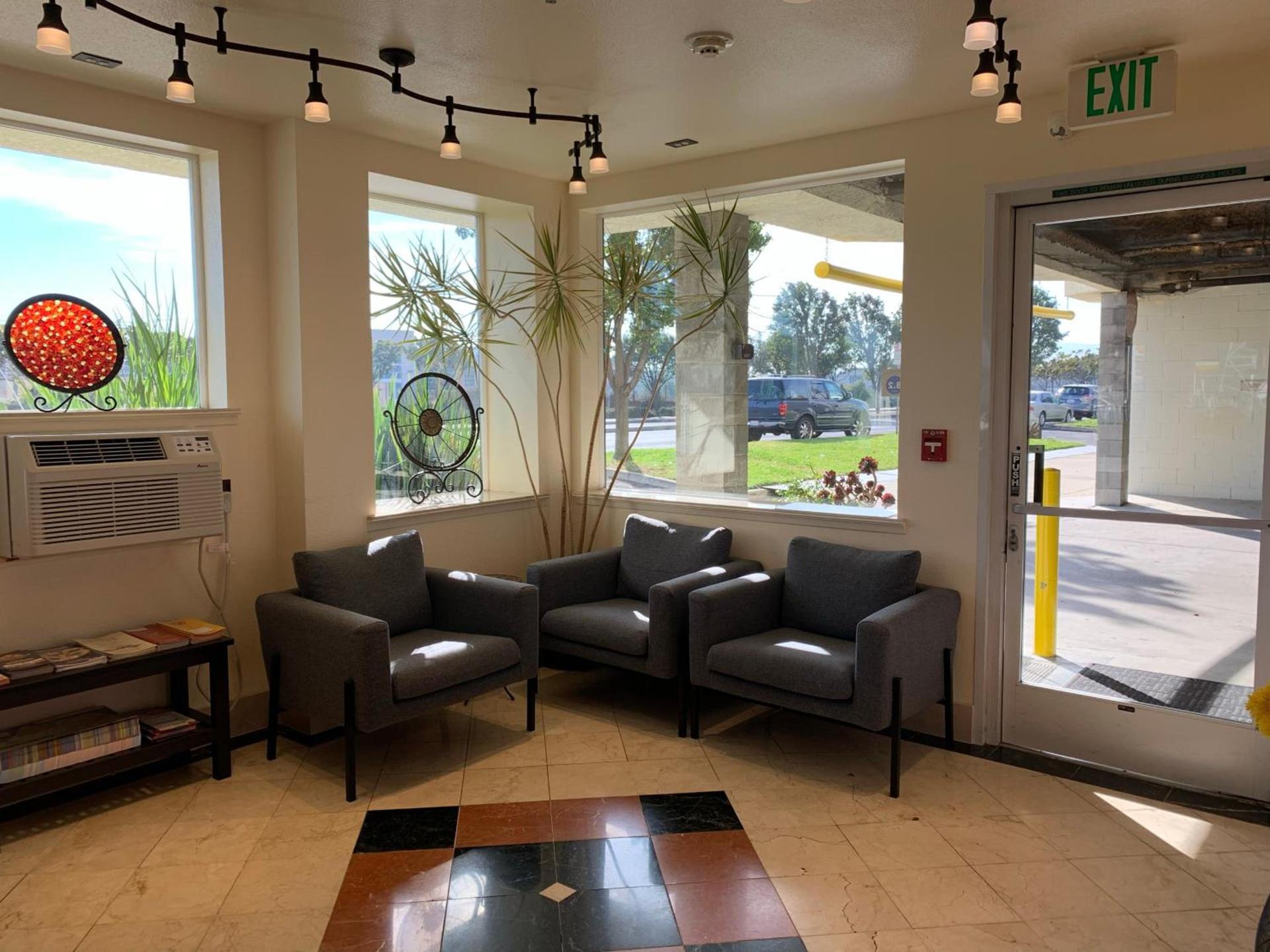 Airport Inn photo 9
