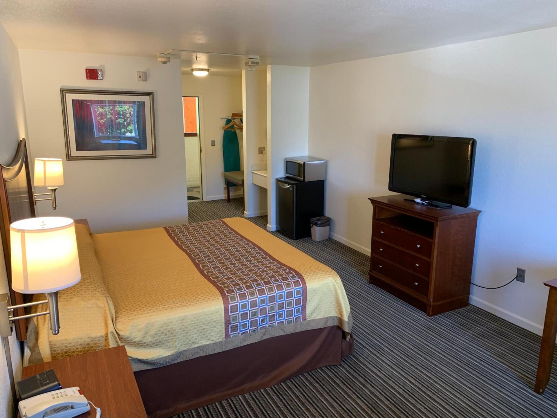 Airport Inn photo 10
