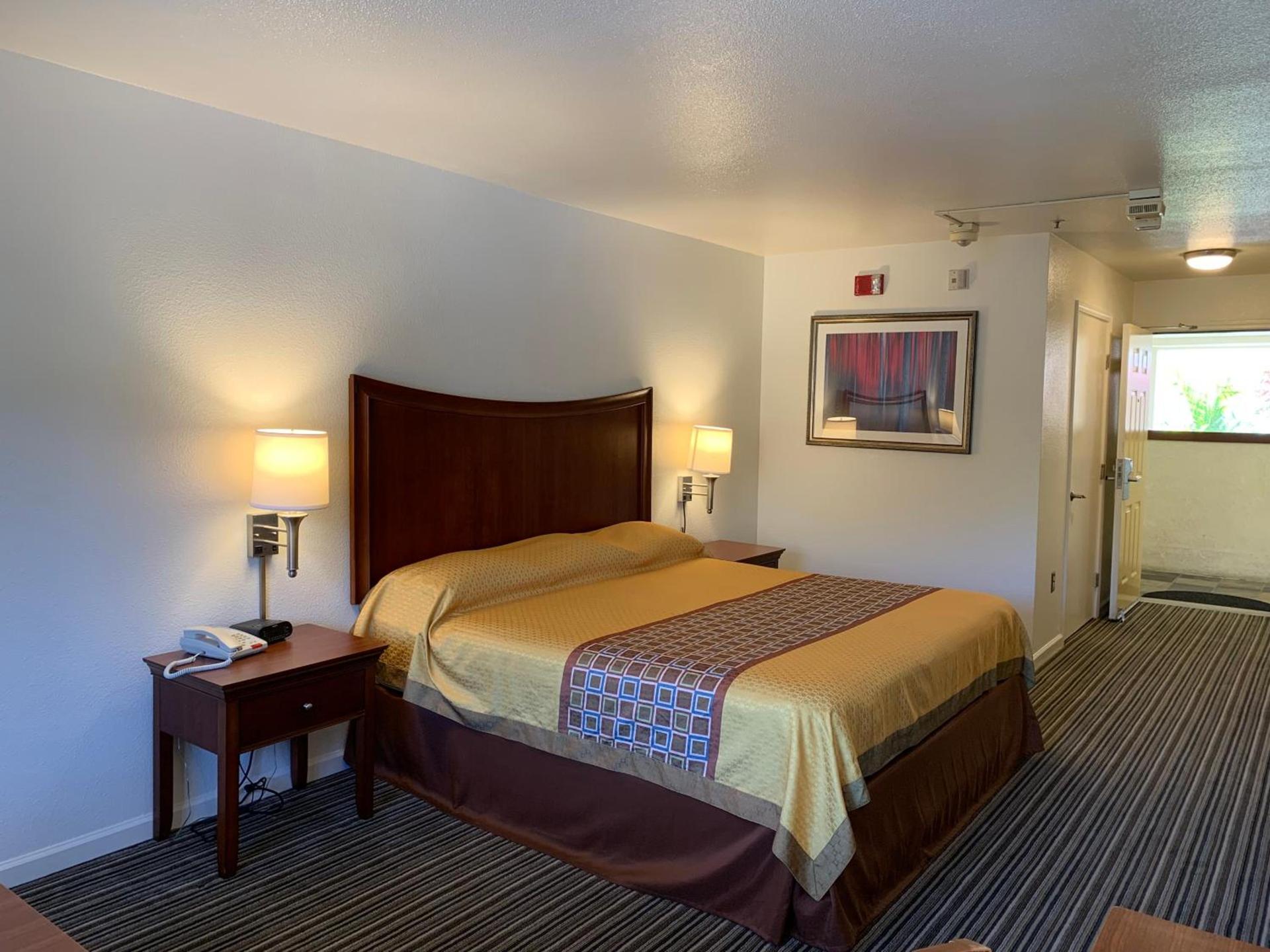 Airport Inn photo 13