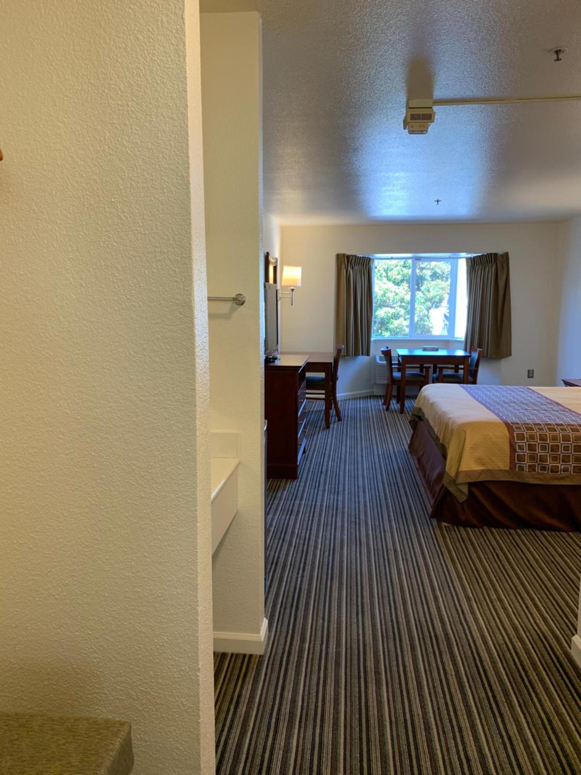 Airport Inn photo 16