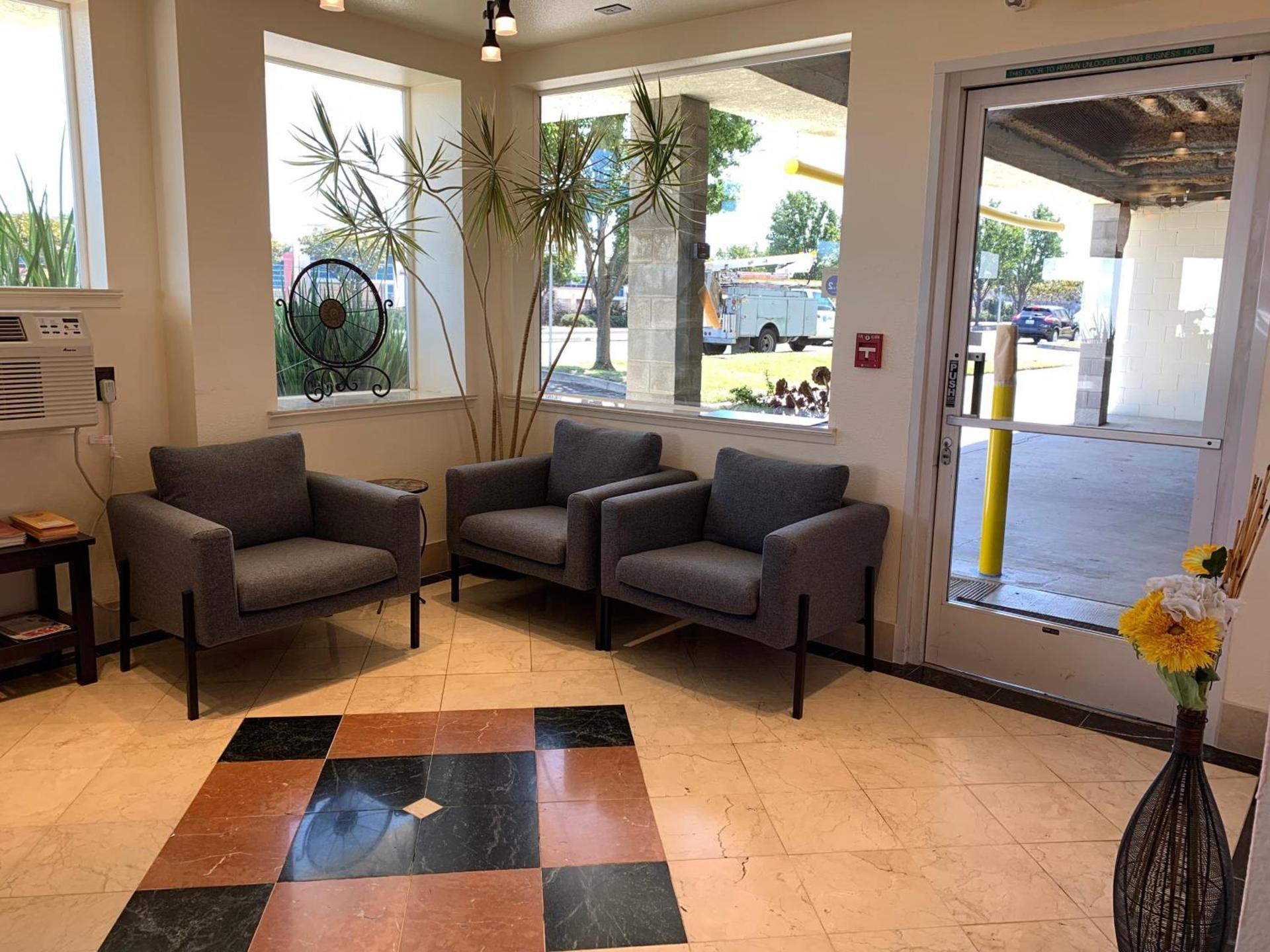 Airport Inn photo 17