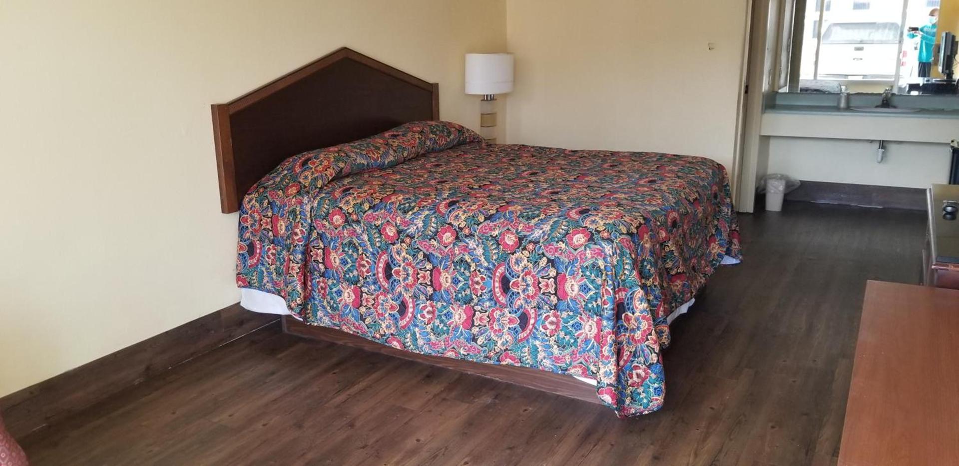 Family Inns of America - Mobile photo 8