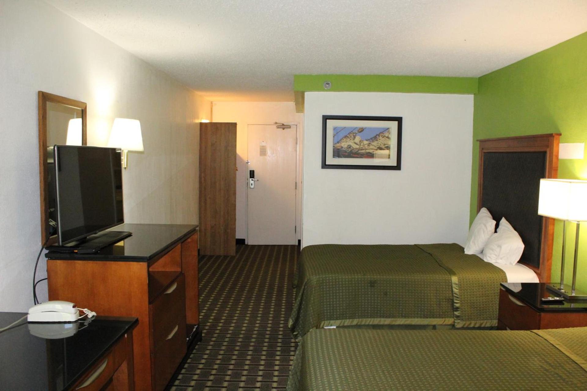 Spark By Hilton Roanoke Airport photo 32