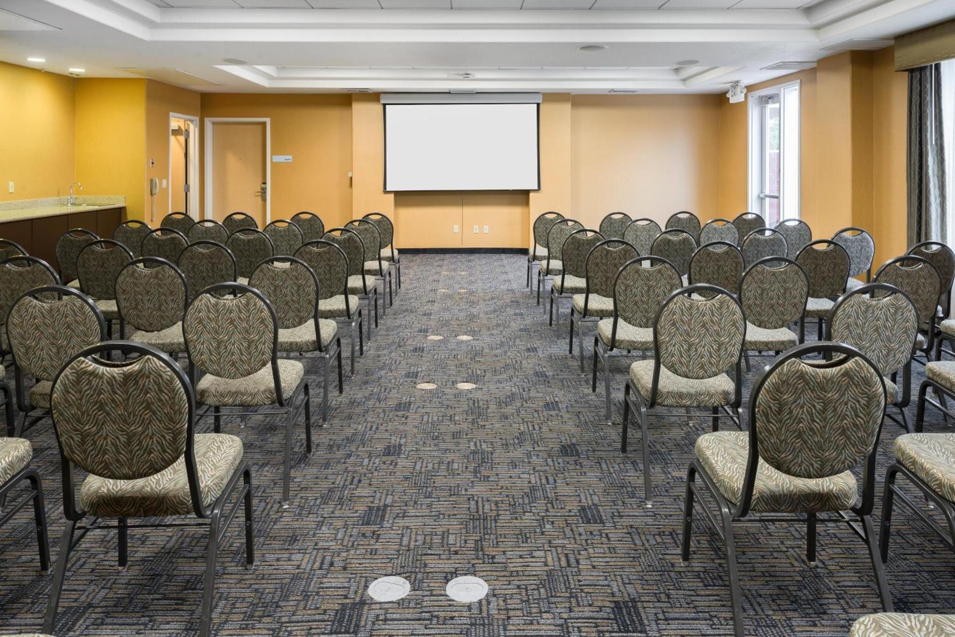 Holiday Inn Express Hotel & Suites Vacaville by IHG photo 42