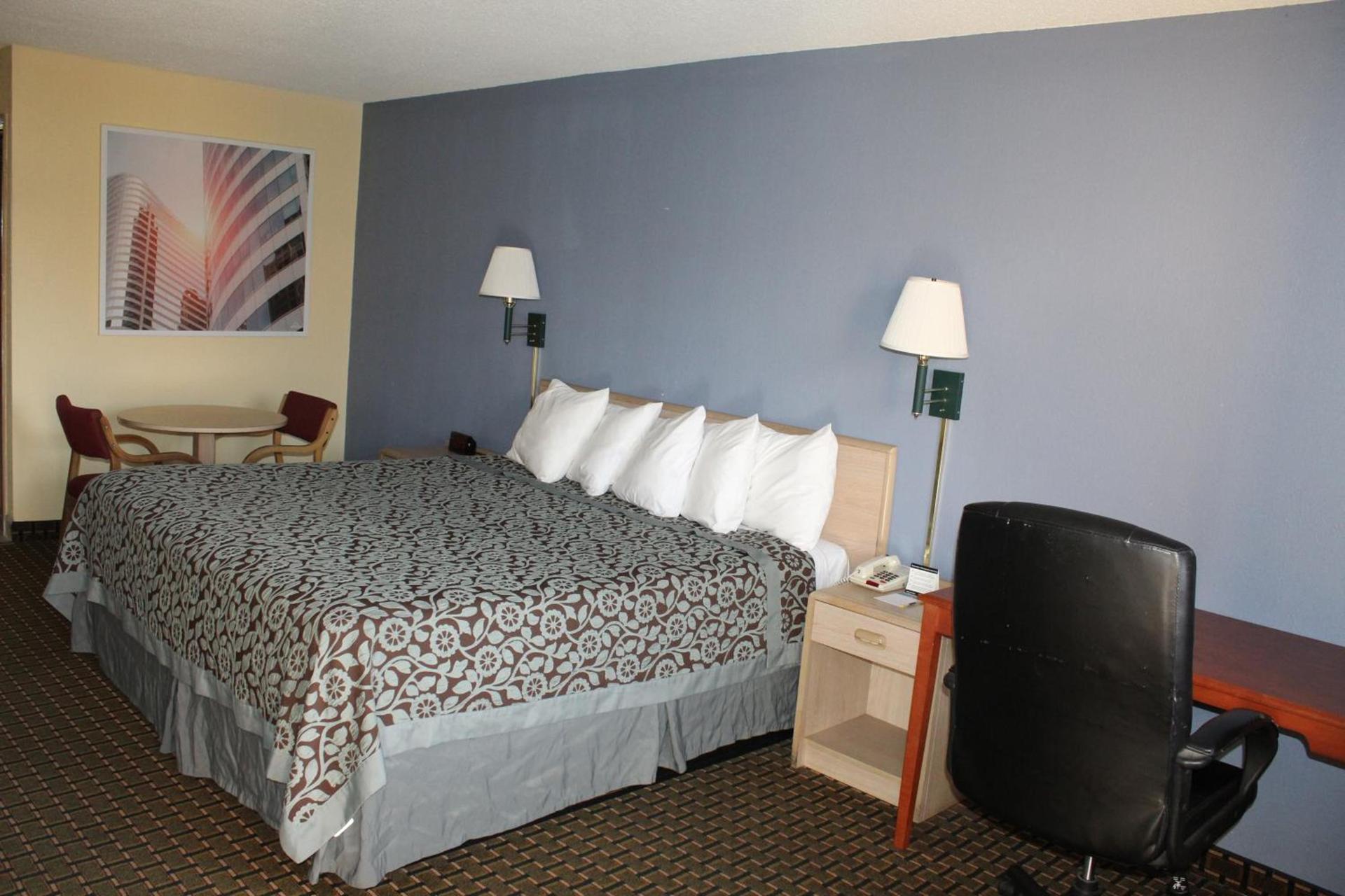 Days Inn by Wyndham Byron photo 20