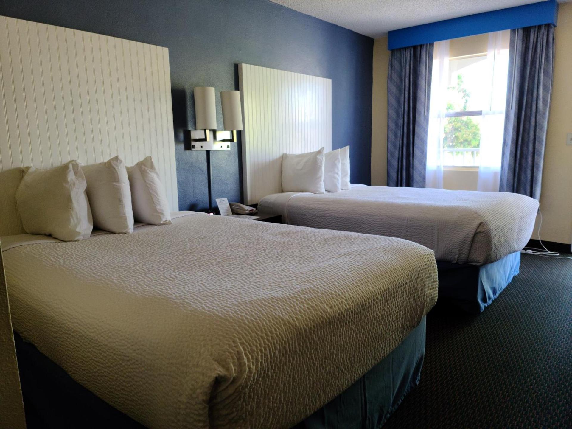 Days Inn by Wyndham Bradenton I-75 photo 5