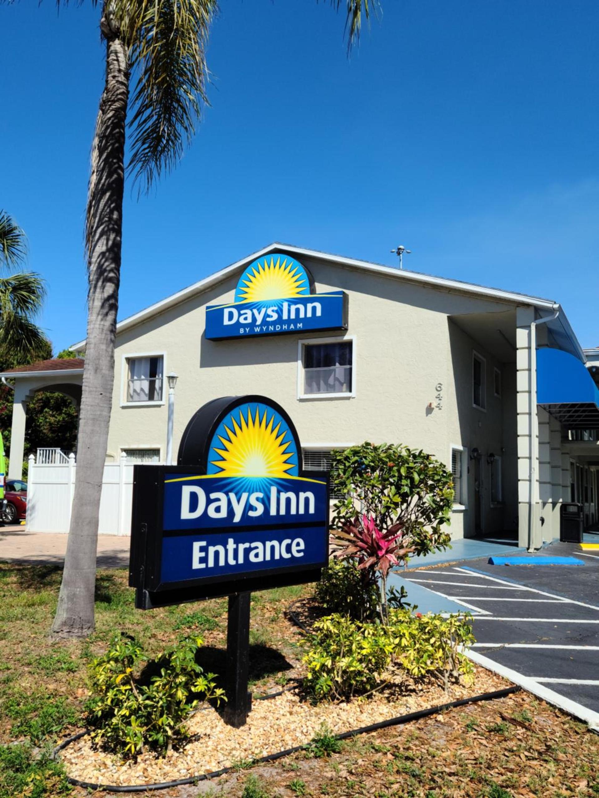 Days Inn by Wyndham Bradenton I-75 photo 1