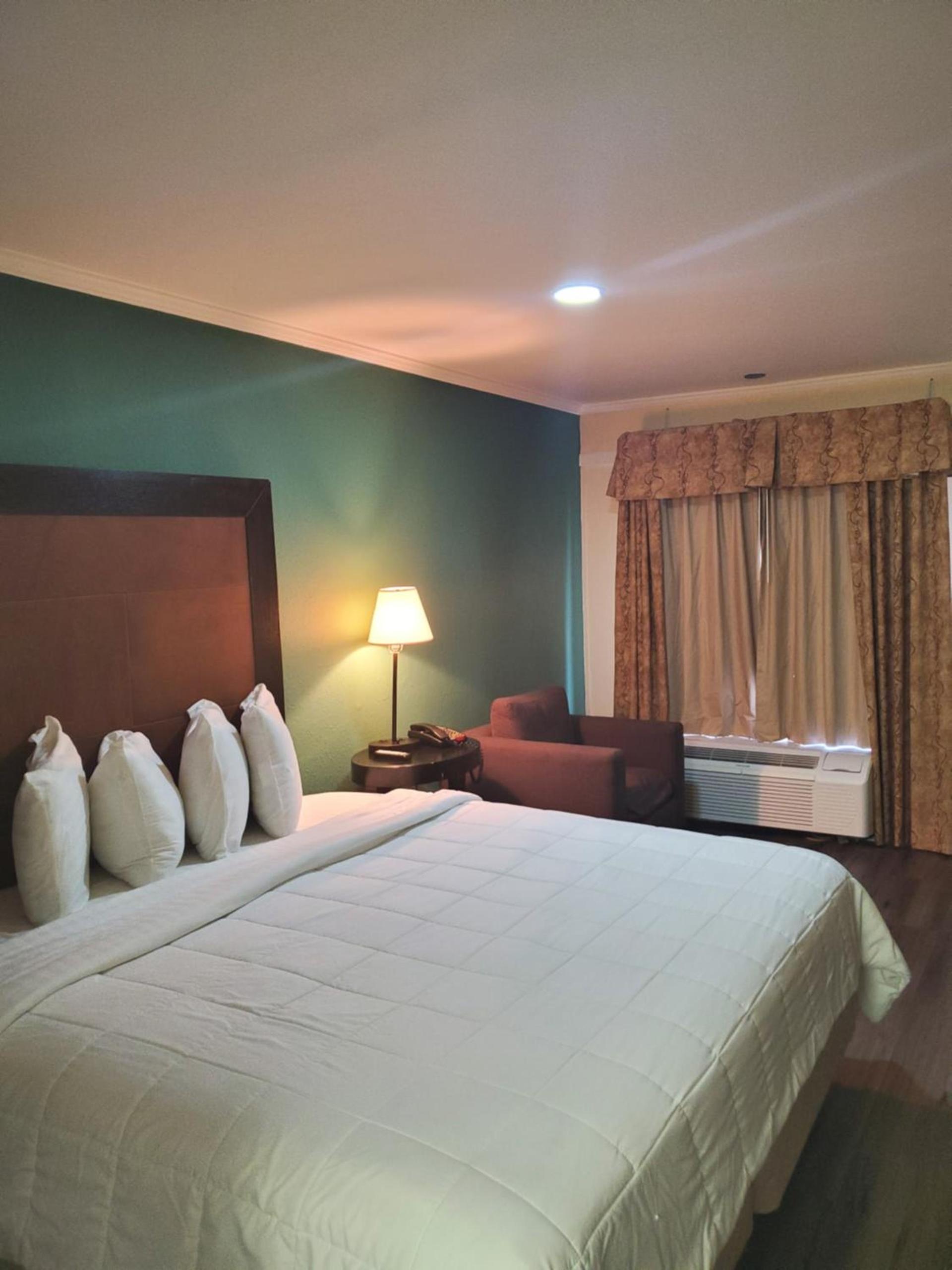 Deerfield Inn & Suites photo 9