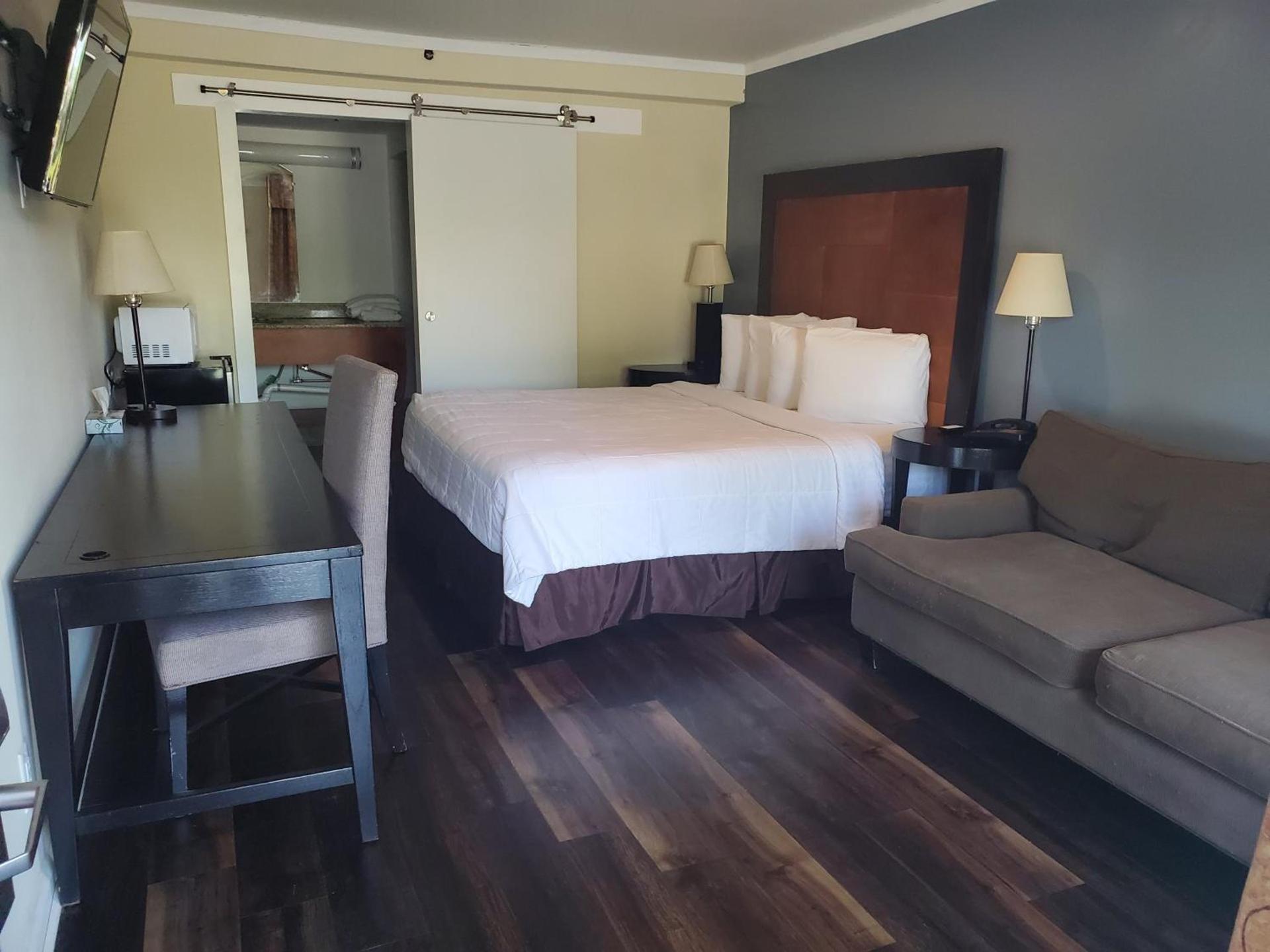 Deerfield Inn & Suites photo 10