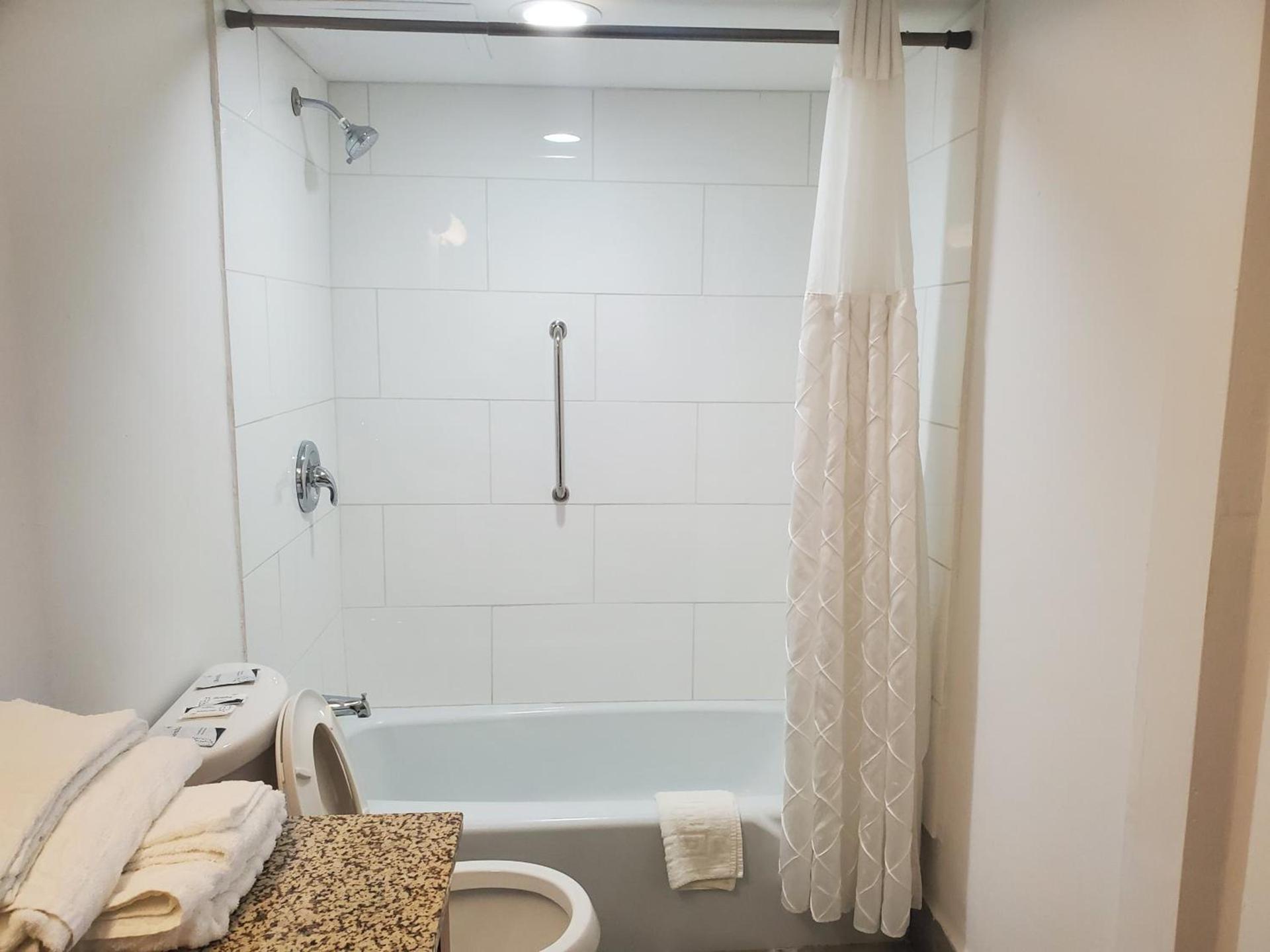 Deerfield Inn & Suites photo 4