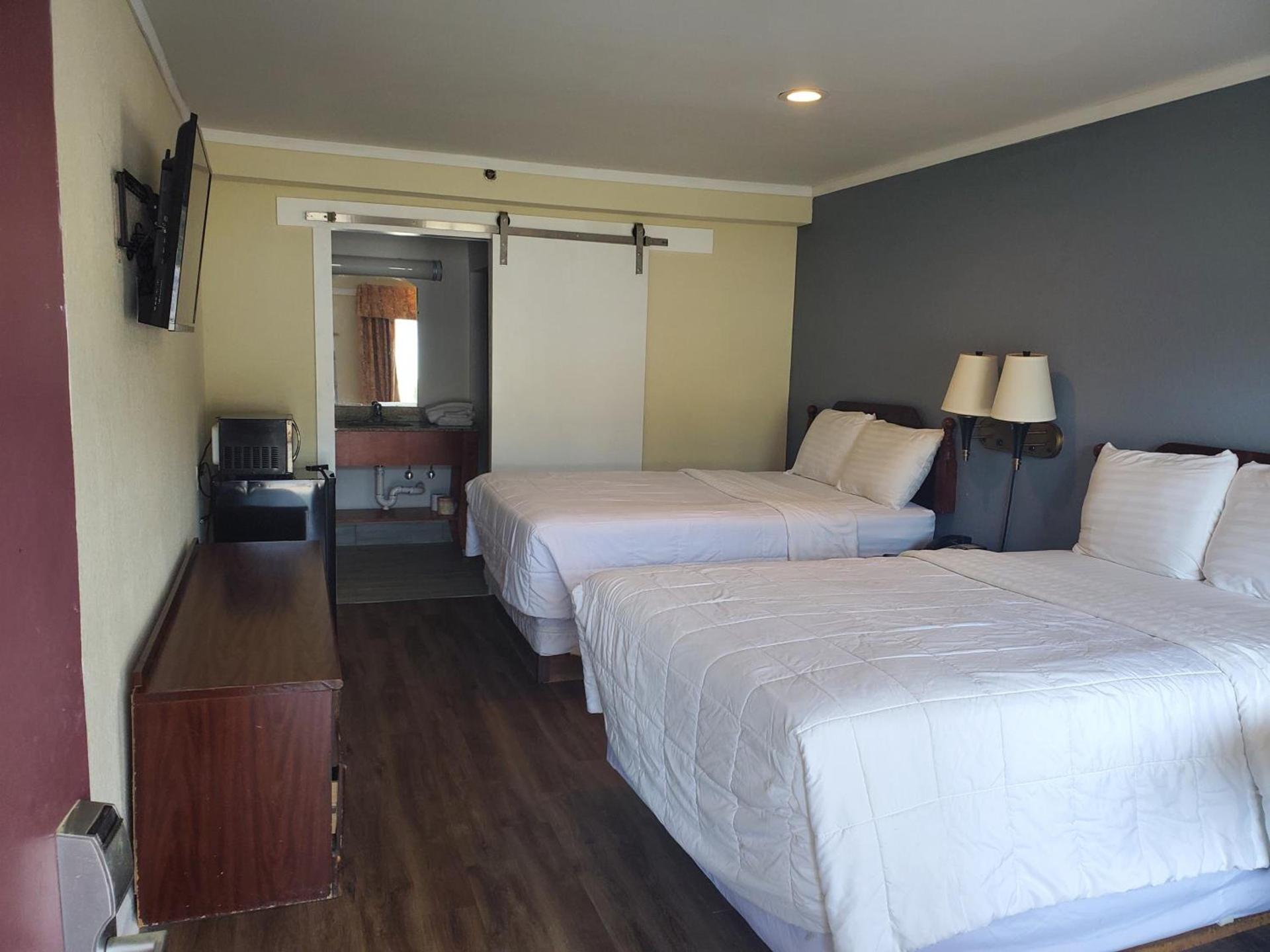 Deerfield Inn & Suites photo 8