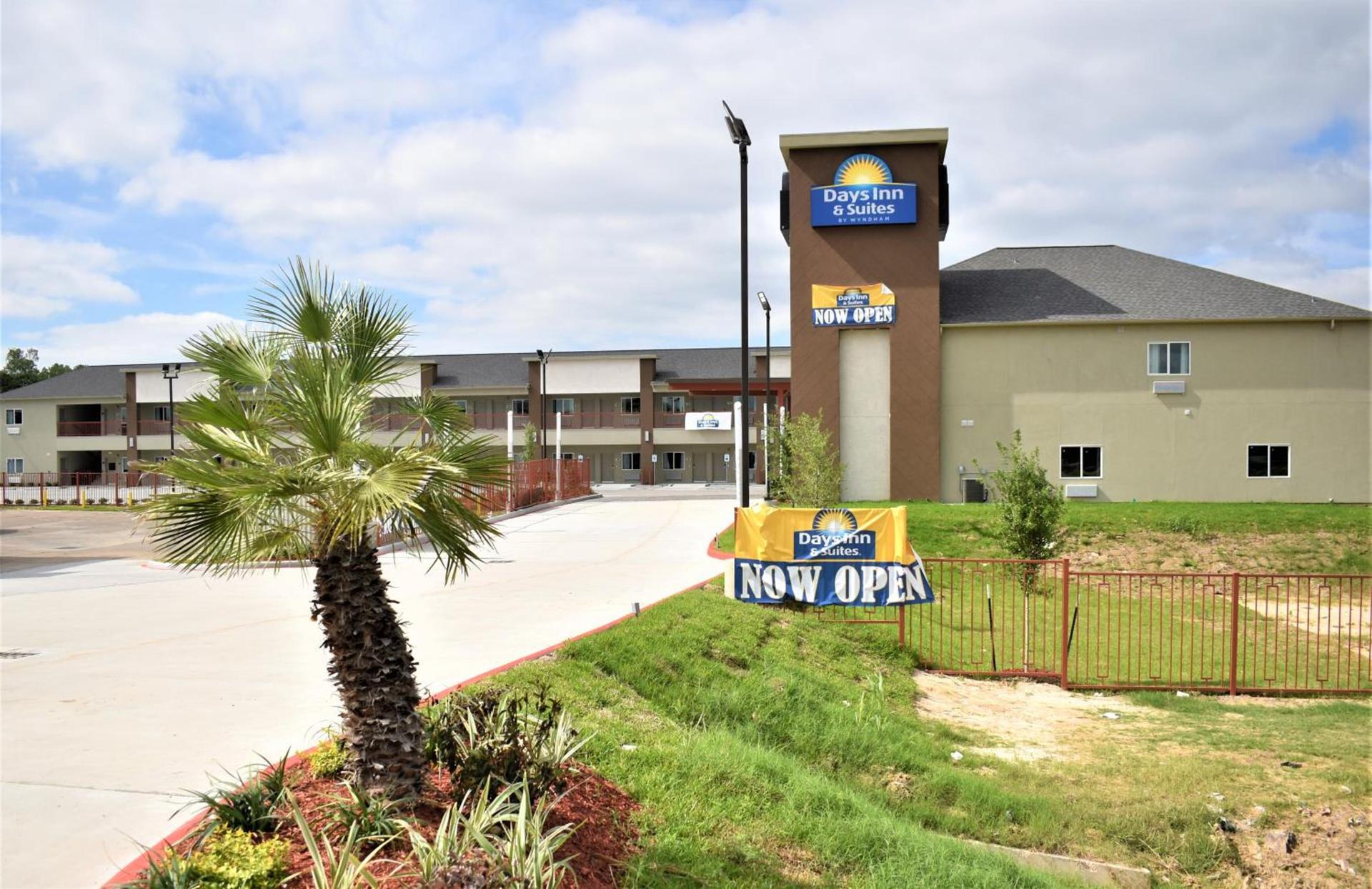 Days Inn & Suites by Wyndham Downtown/University of Houston photo 56