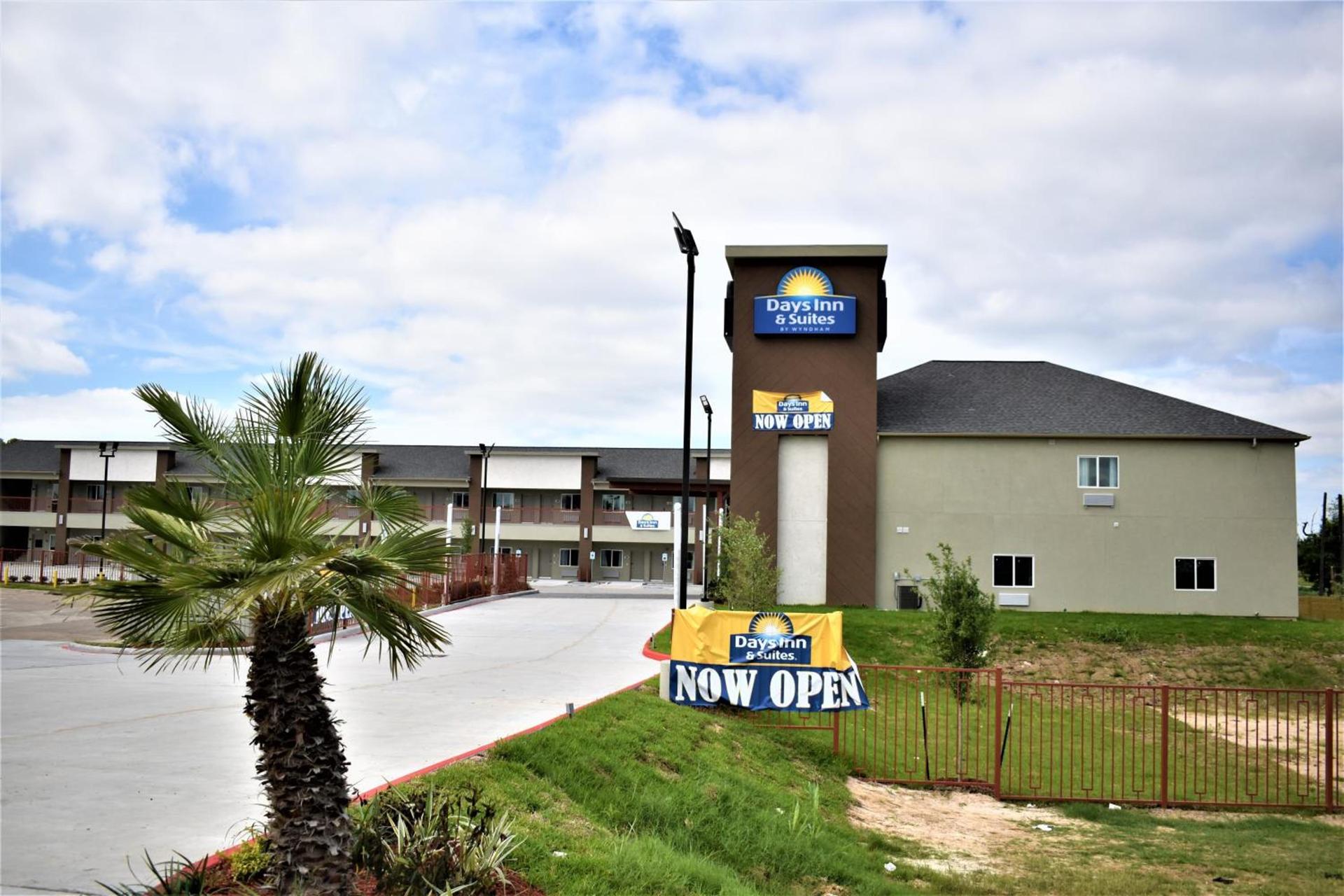 Days Inn & Suites by Wyndham Downtown/University of Houston photo 59