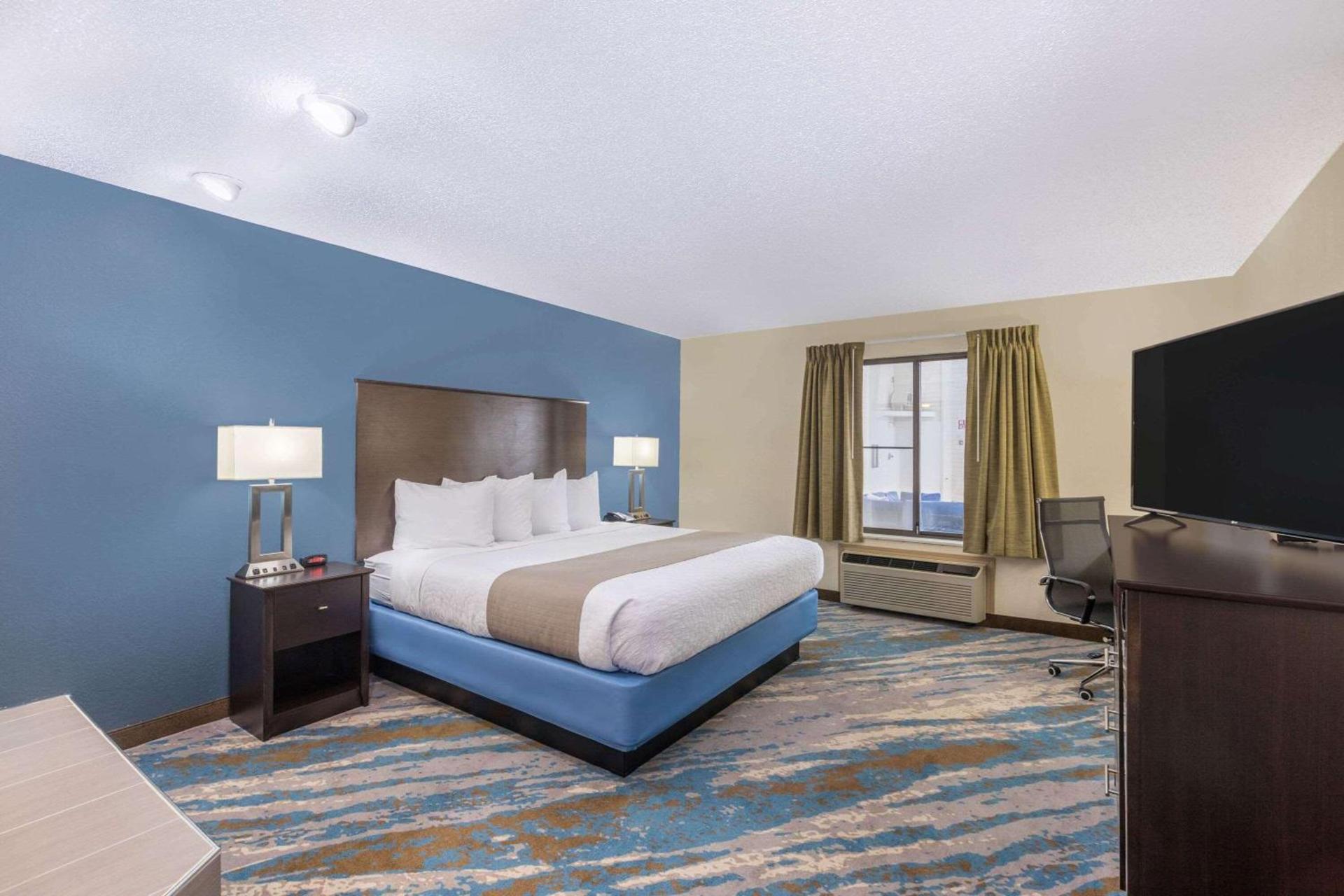 AmericInn by Wyndham Prairie du Chien photo 25