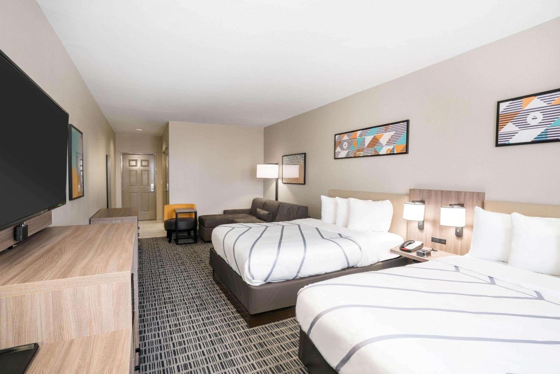 La Quinta by Wyndham Montgomery photo 100