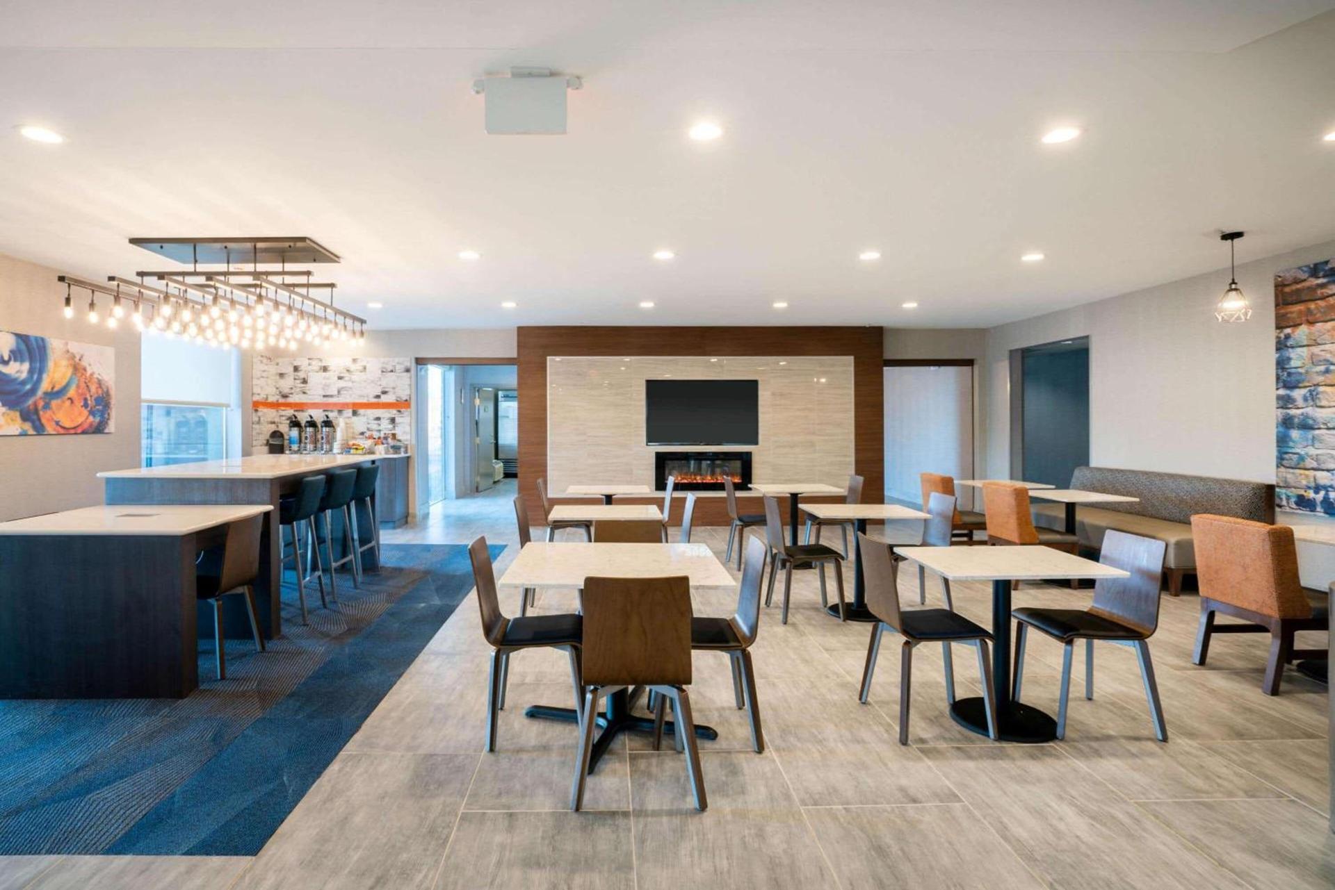 La Quinta by Wyndham Montgomery photo 89