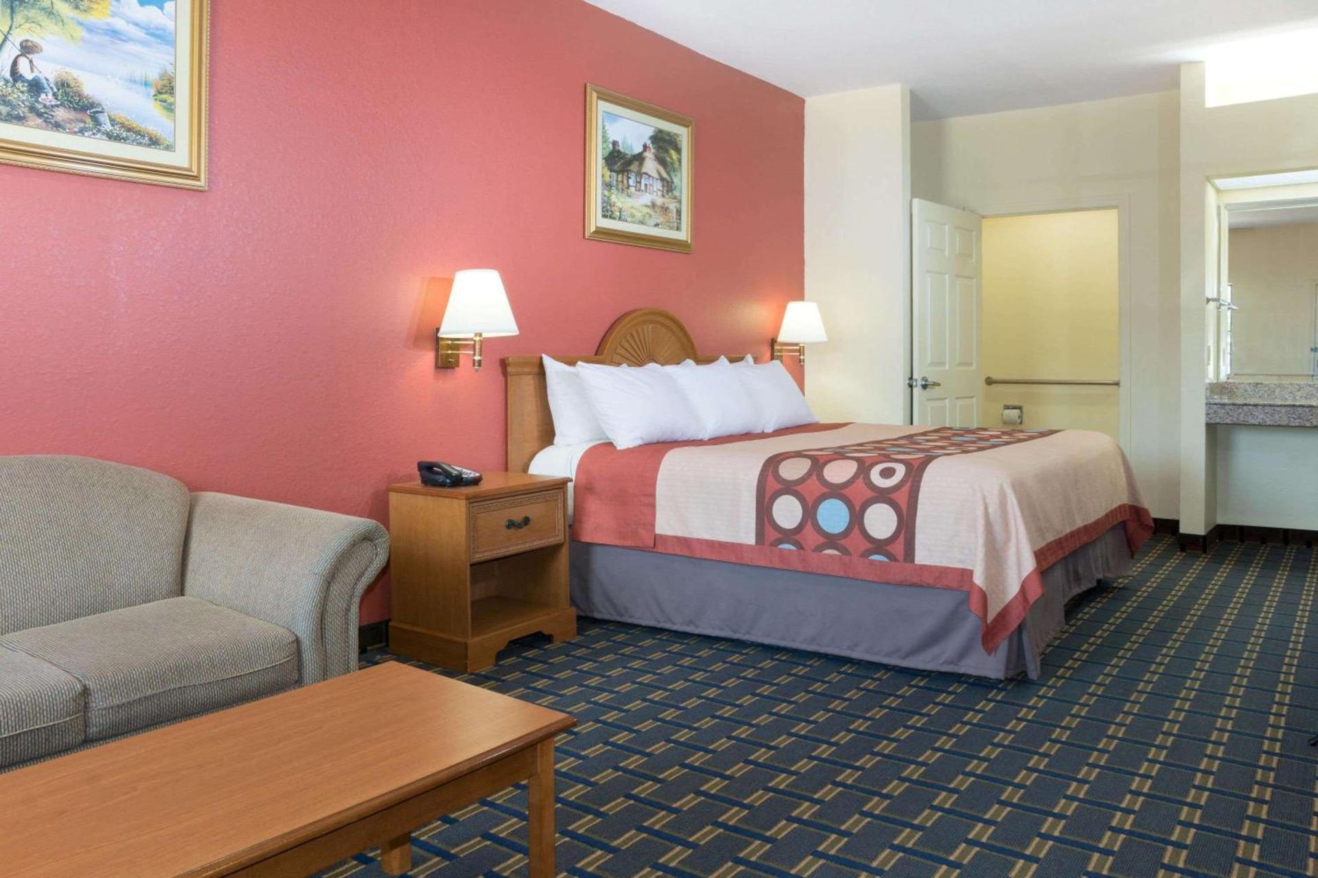 Super 8 by Wyndham Stafford Sugarland Area photo 13