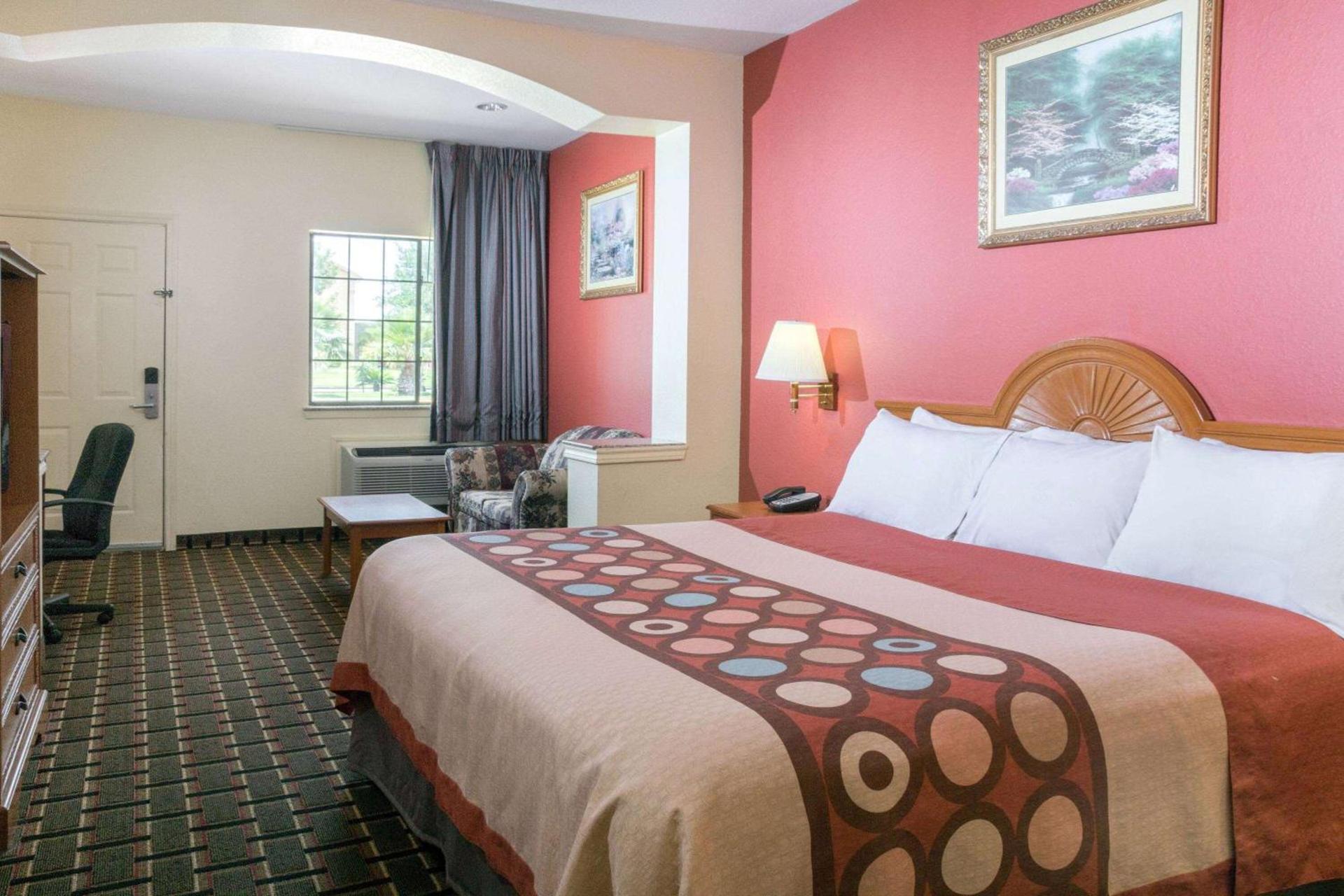 Super 8 by Wyndham Stafford Sugarland Area photo 15