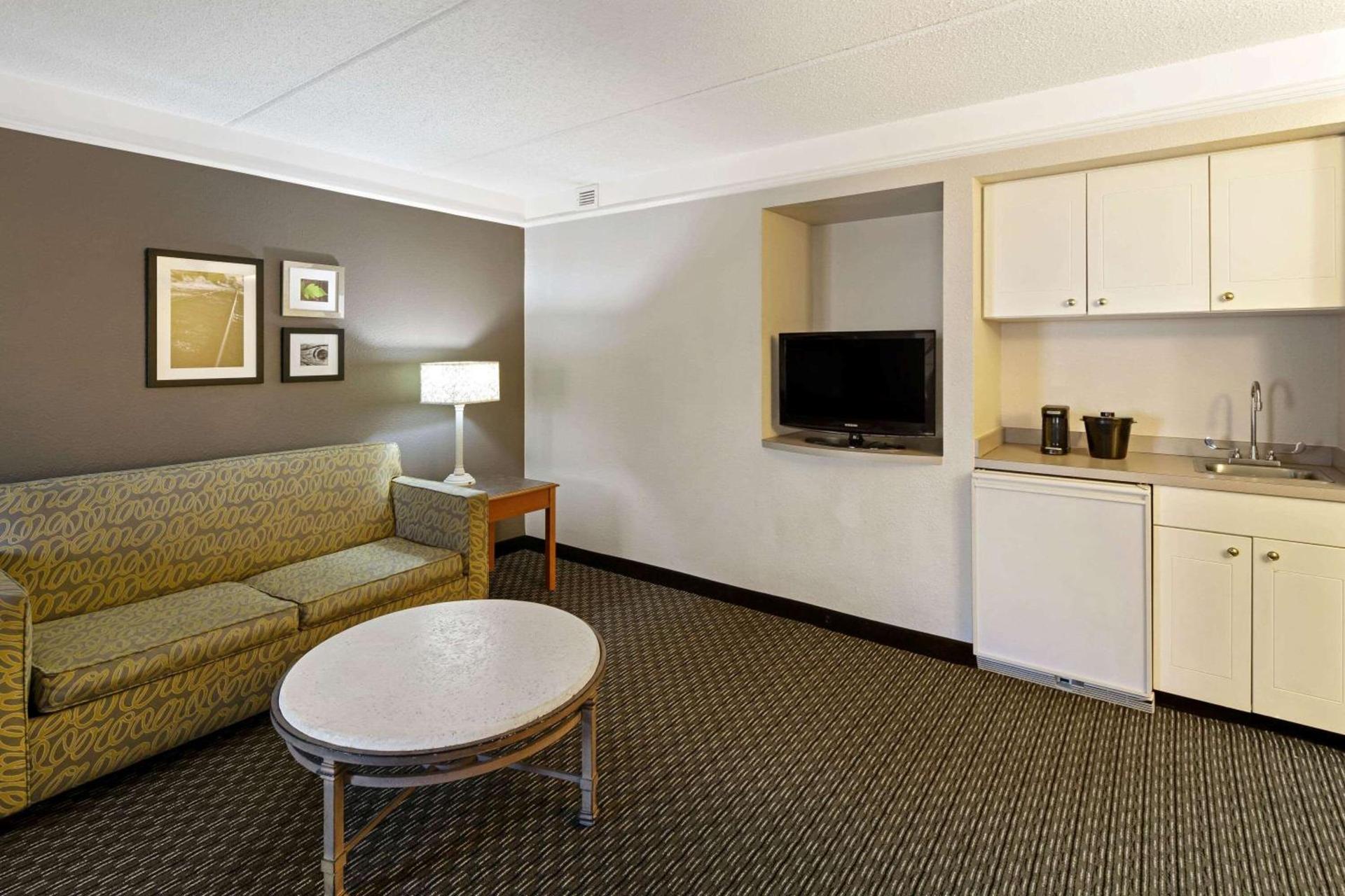 La Quinta by Wyndham Macon photo 16