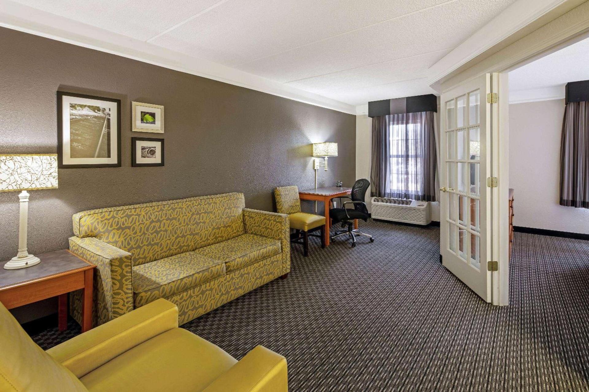 La Quinta by Wyndham Macon photo 7
