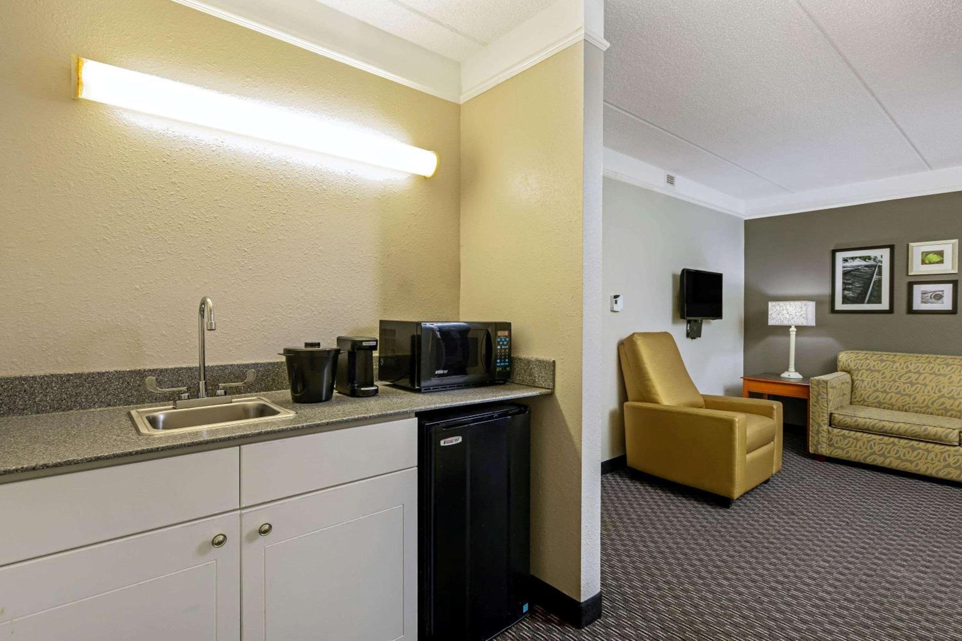 La Quinta by Wyndham Macon photo 12