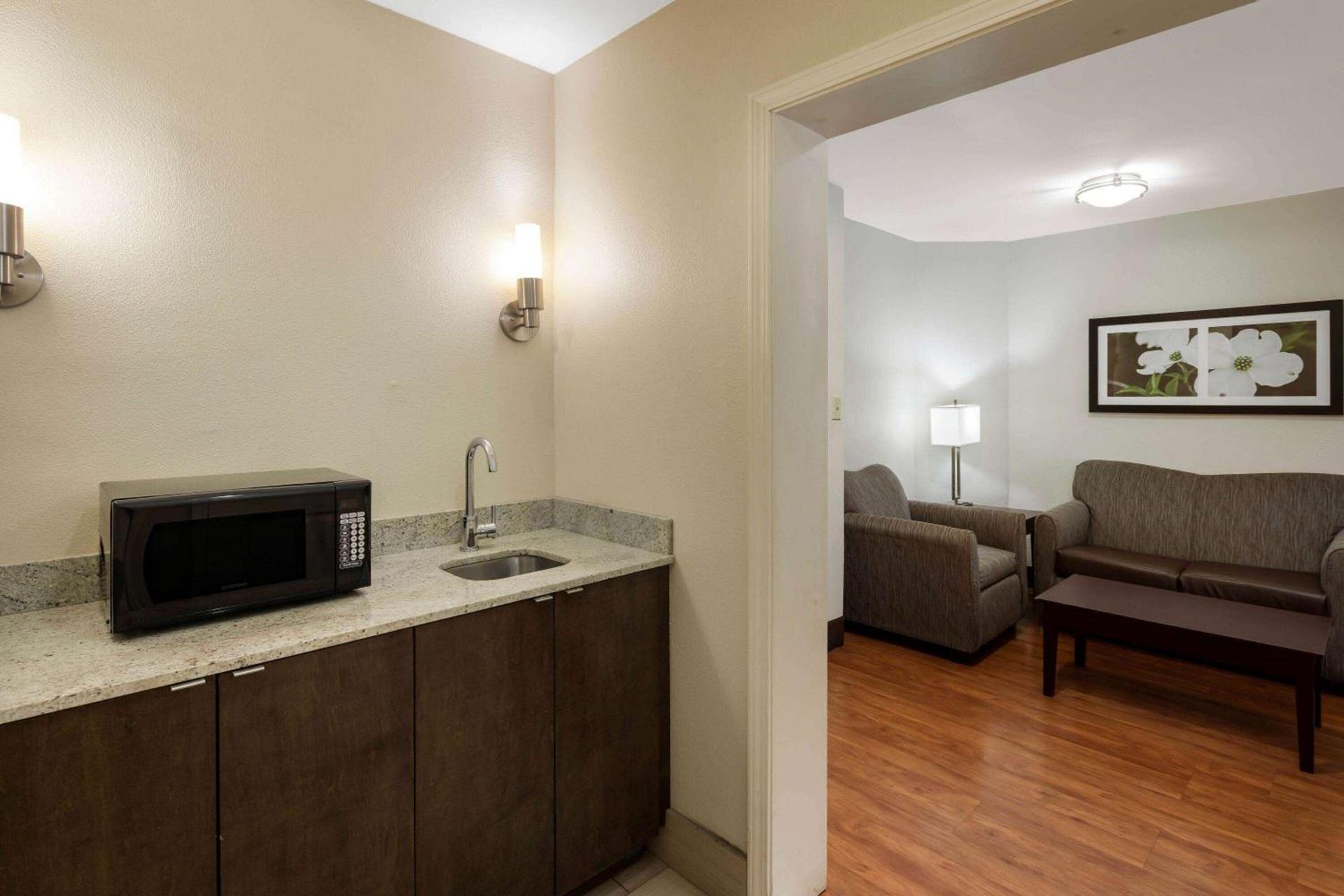 La Quinta by Wyndham LaGrange / I-85 photo 12